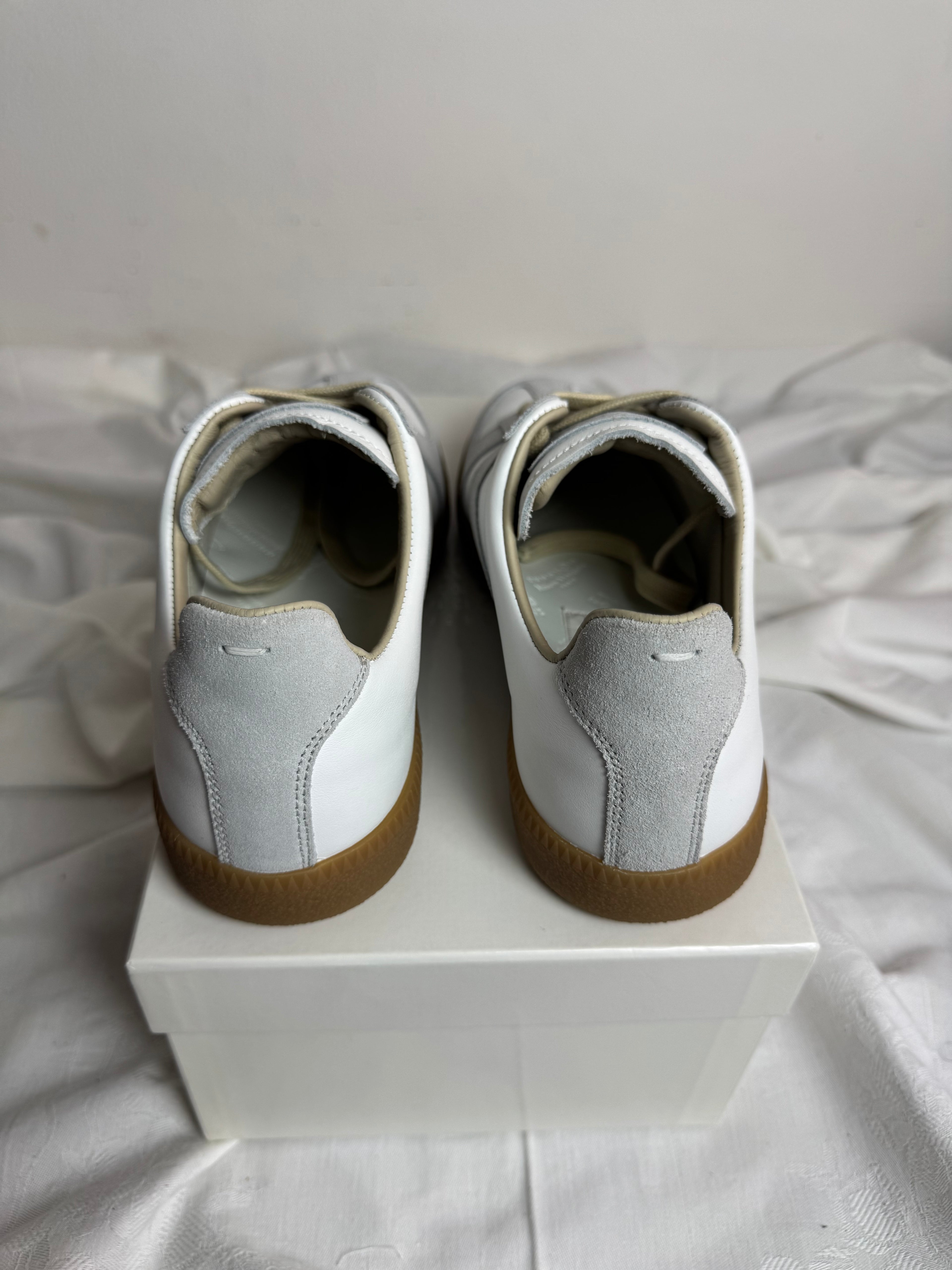 REPLICA GAT Low-Top Sneakers White / Gum