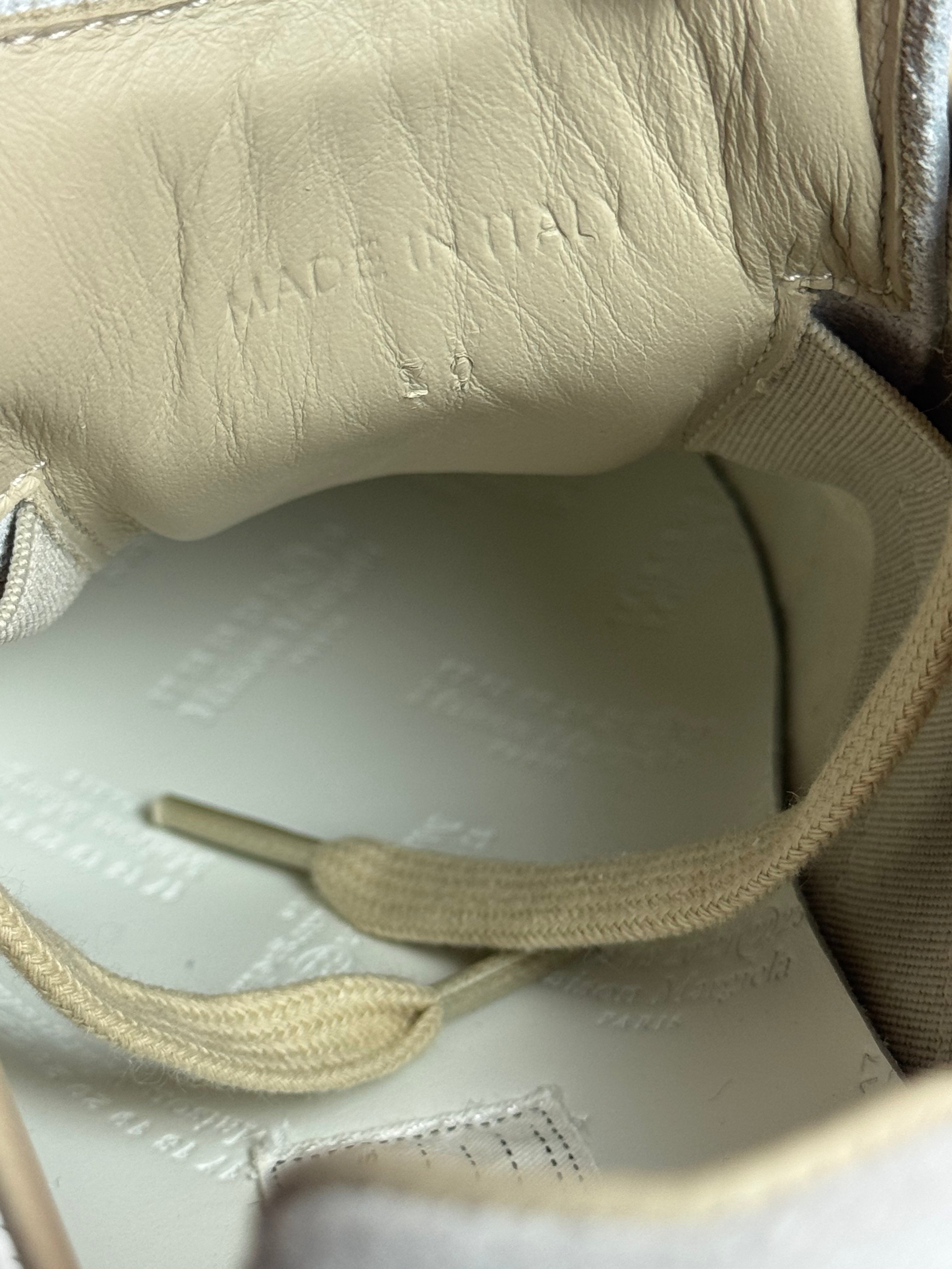 REPLICA GAT Low-Top Sneakers White / Gum