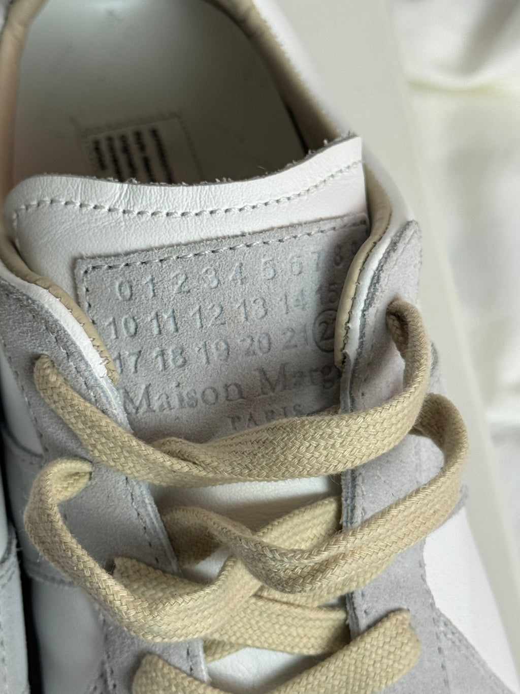 REPLICA GAT Low-Top Sneakers White / Gum