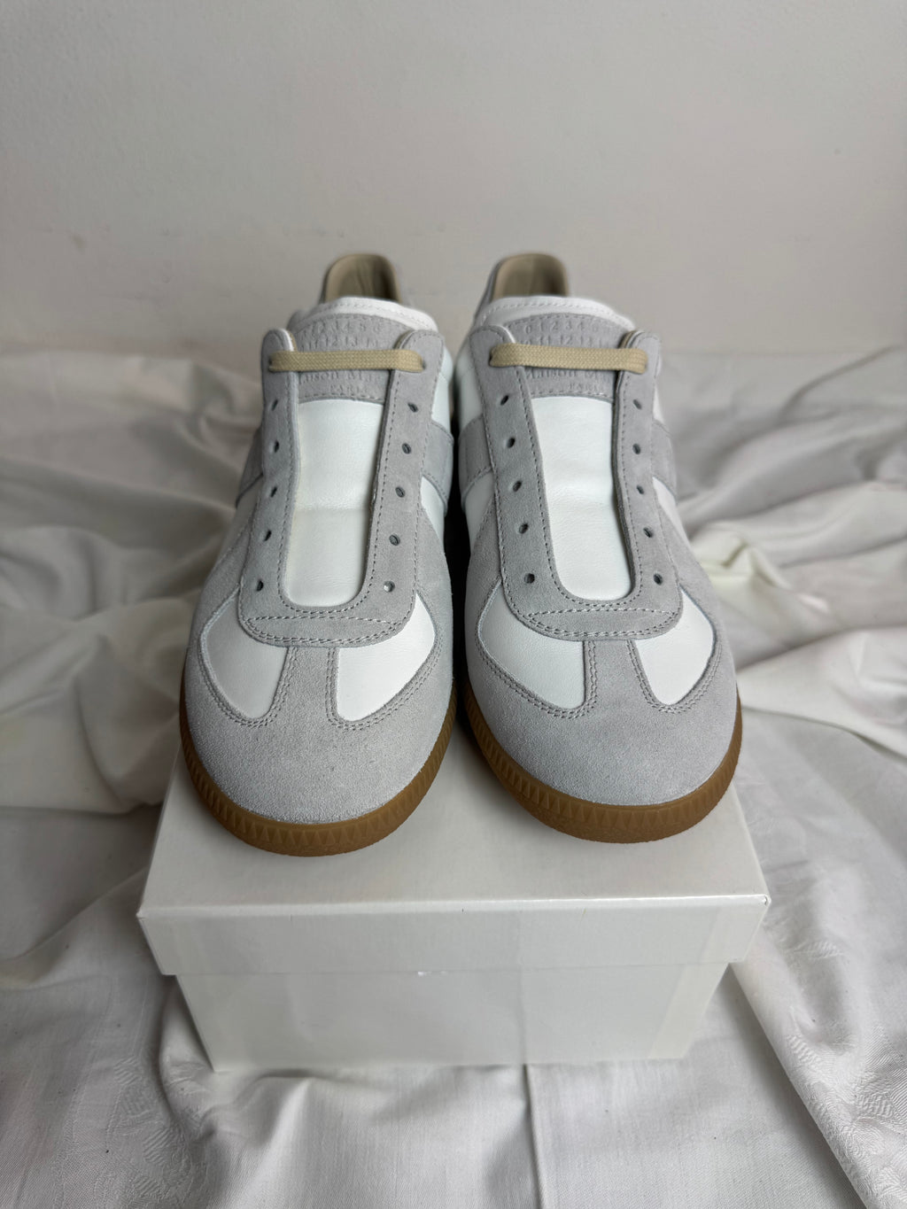 REPLICA GAT Low-Top Sneakers White / Gum