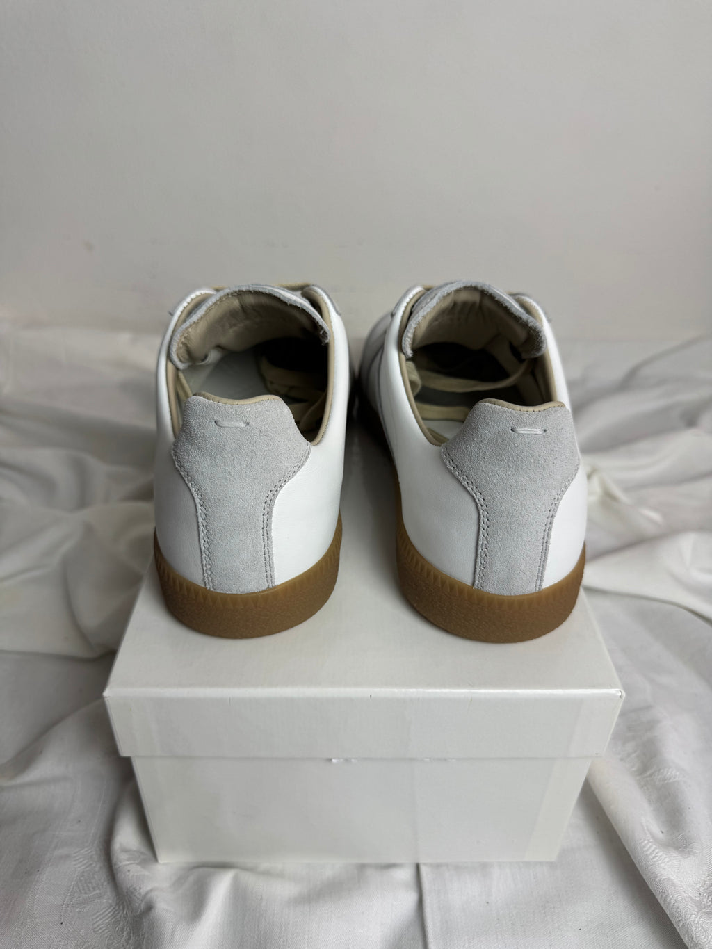 REPLICA GAT Low-Top Sneakers White / Gum