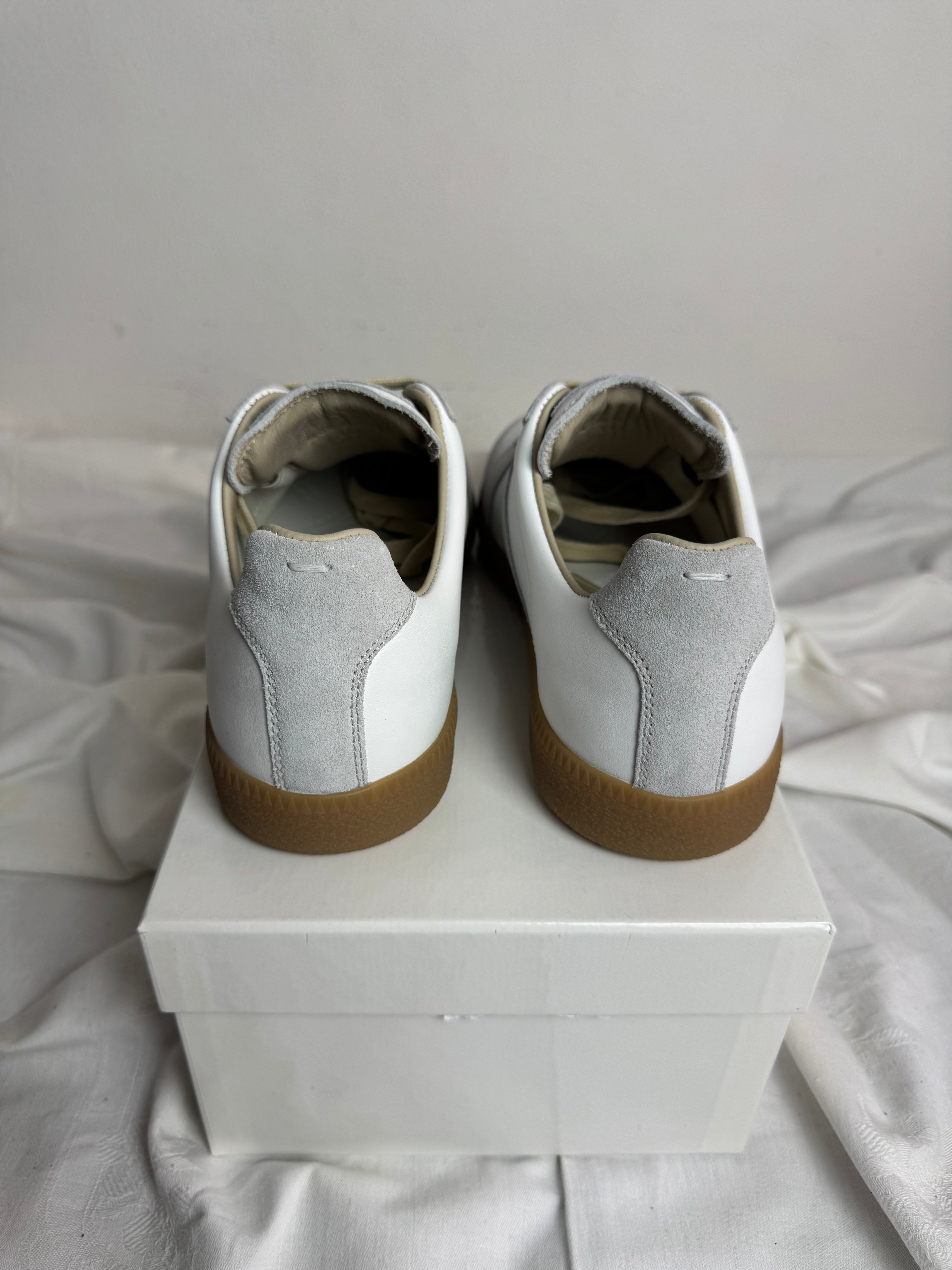 REPLICA GAT Low-Top Sneakers White / Gum