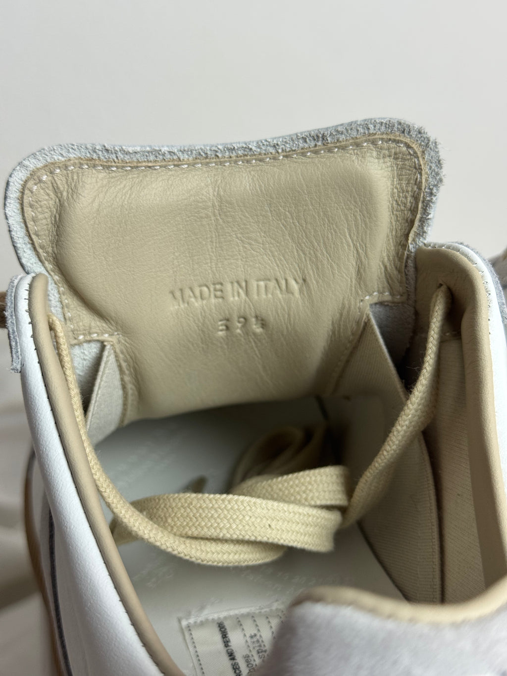REPLICA GAT Low-Top Sneakers White / Gum