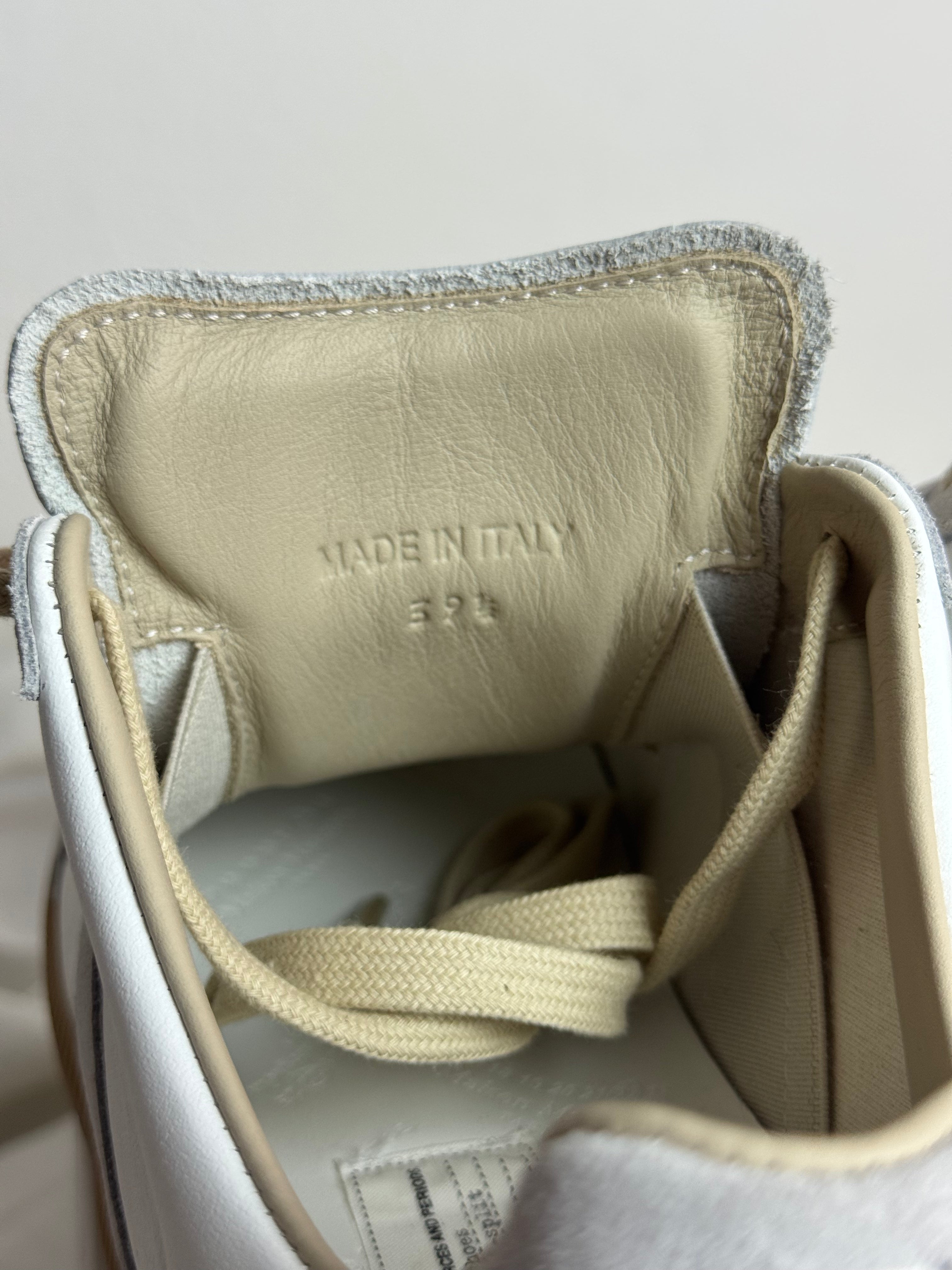 REPLICA GAT Low-Top Sneakers White / Gum
