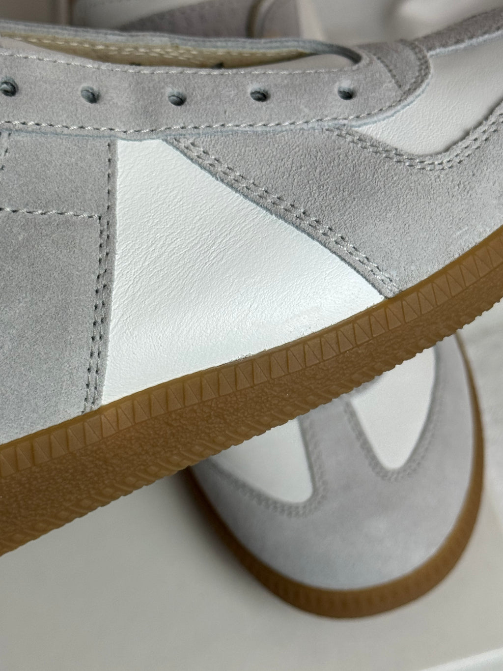 REPLICA GAT Low-Top Sneakers White / Gum