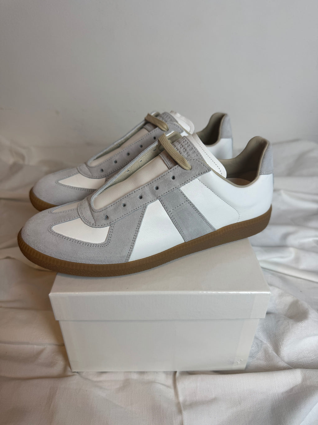 REPLICA GAT Low-Top Sneakers White / Gum