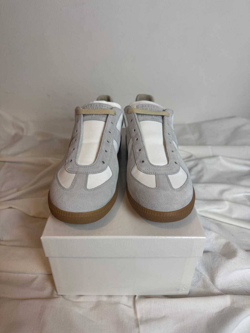 REPLICA GAT Low-Top Sneakers White / Gum