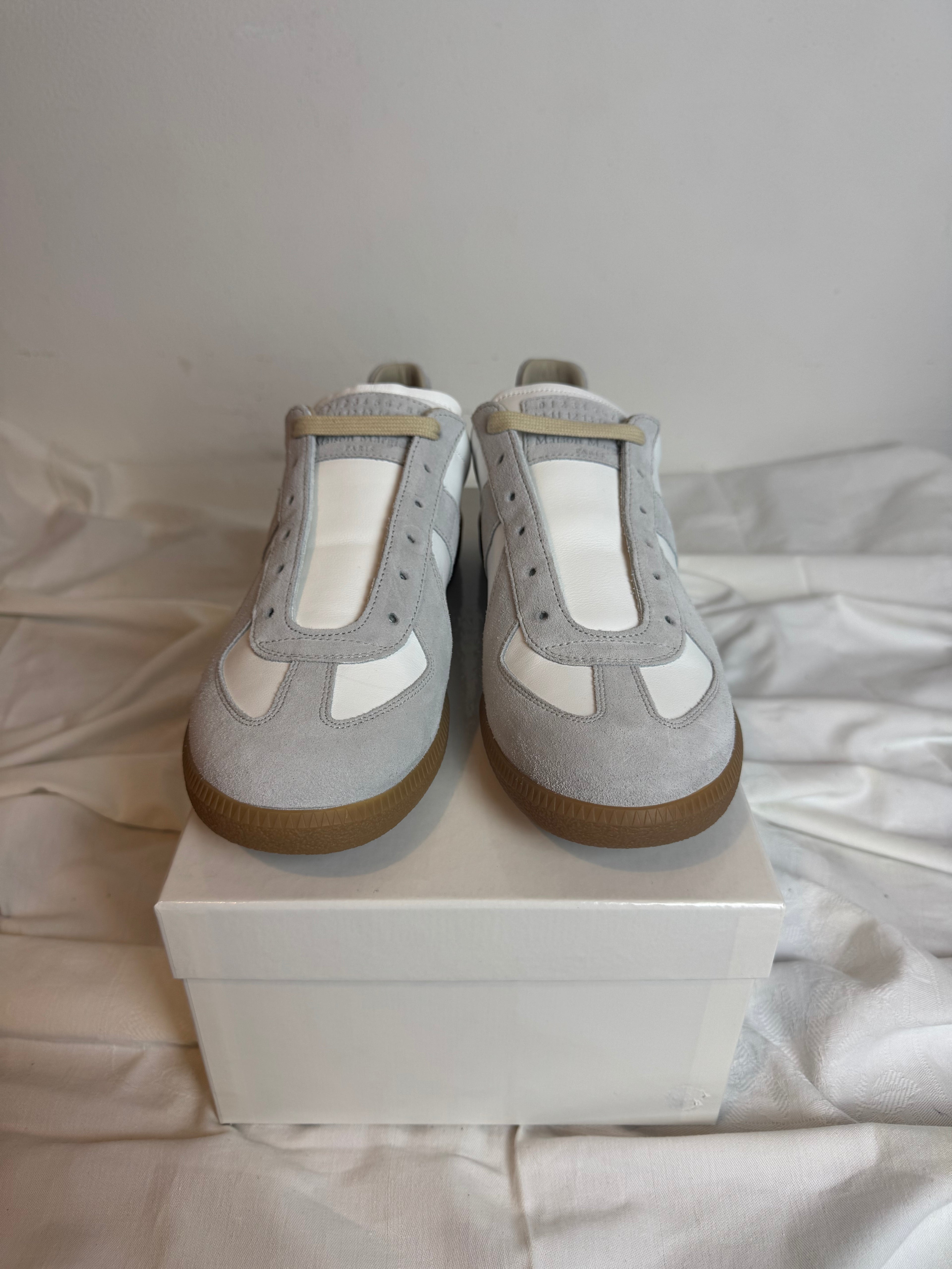 REPLICA GAT Low-Top Sneakers White / Gum