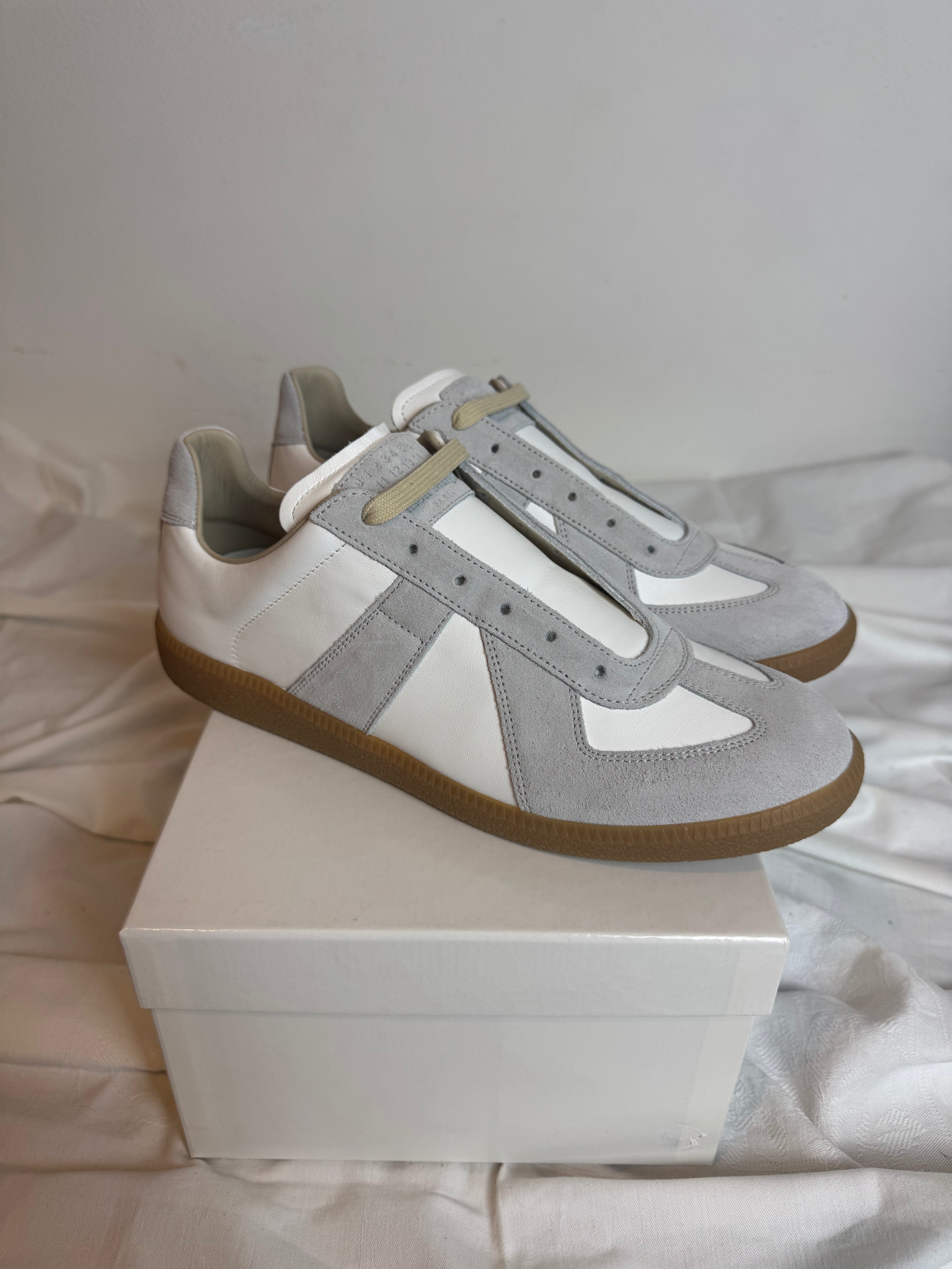 REPLICA GAT Low-Top Sneakers White / Gum