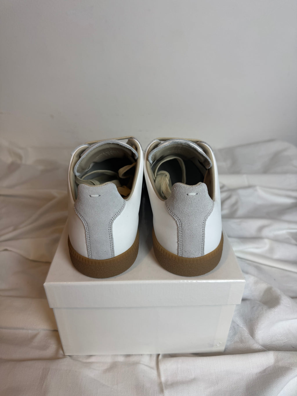 REPLICA GAT Low-Top Sneakers White / Gum