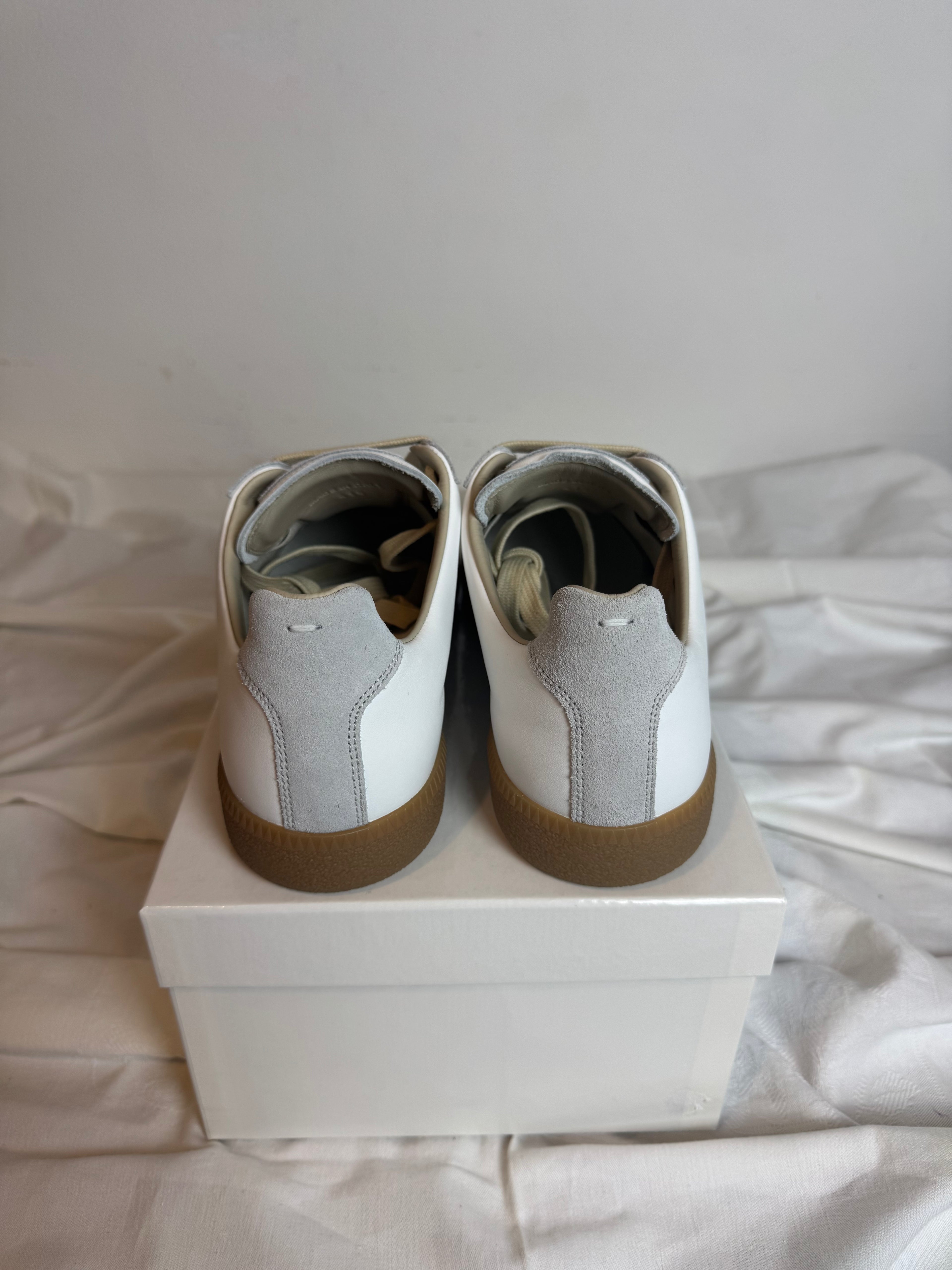 REPLICA GAT Low-Top Sneakers White / Gum