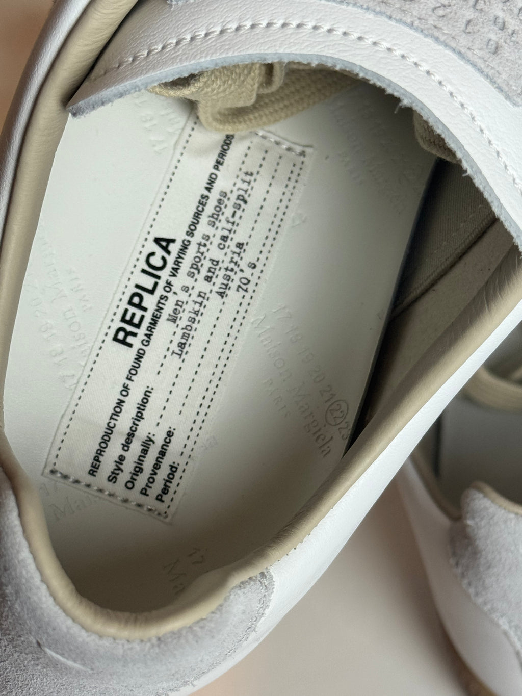 REPLICA GAT Low-Top Sneakers White / Gum