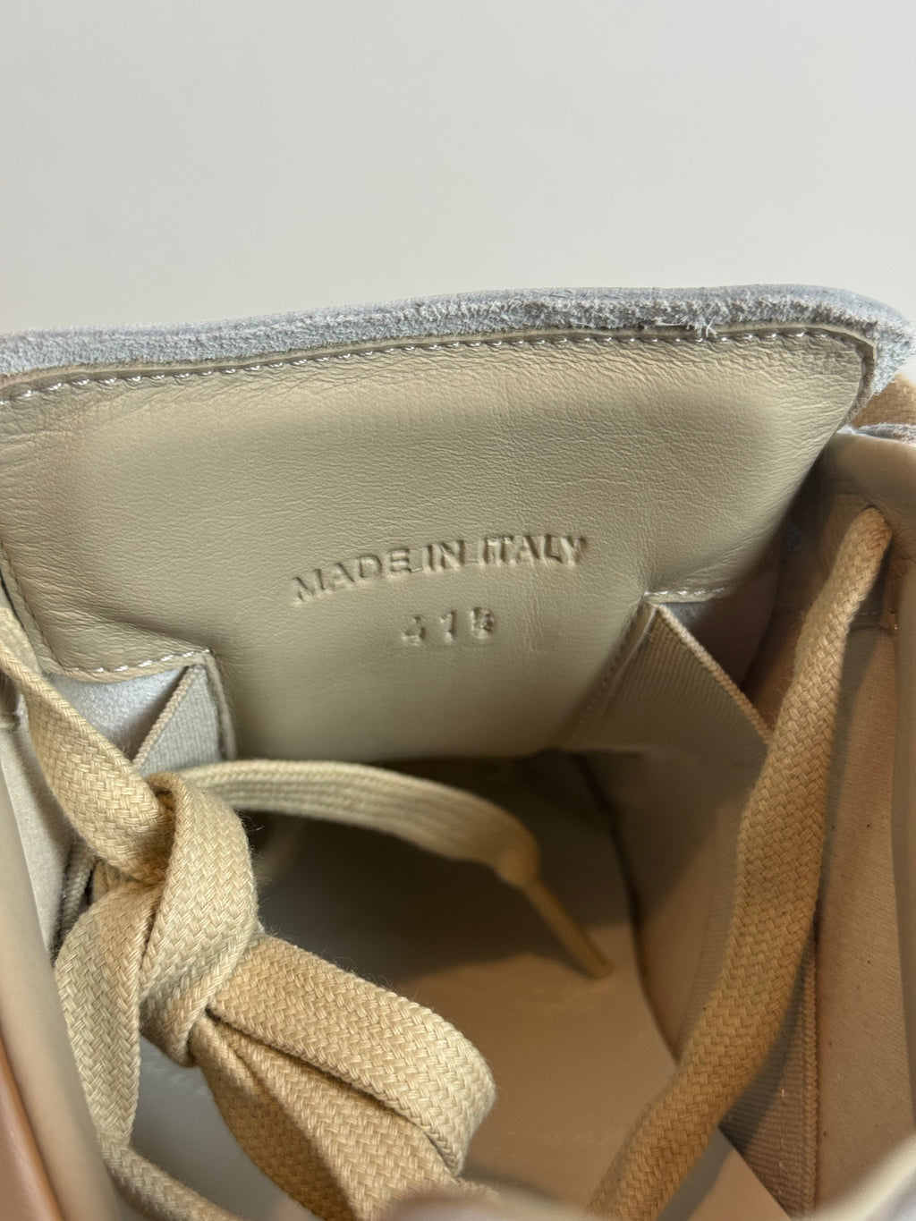 REPLICA GAT Low-Top Sneakers White / Gum
