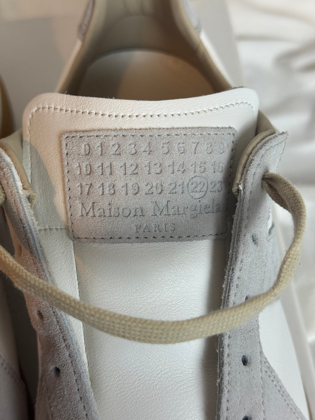 REPLICA GAT Low-Top Sneakers White / Gum