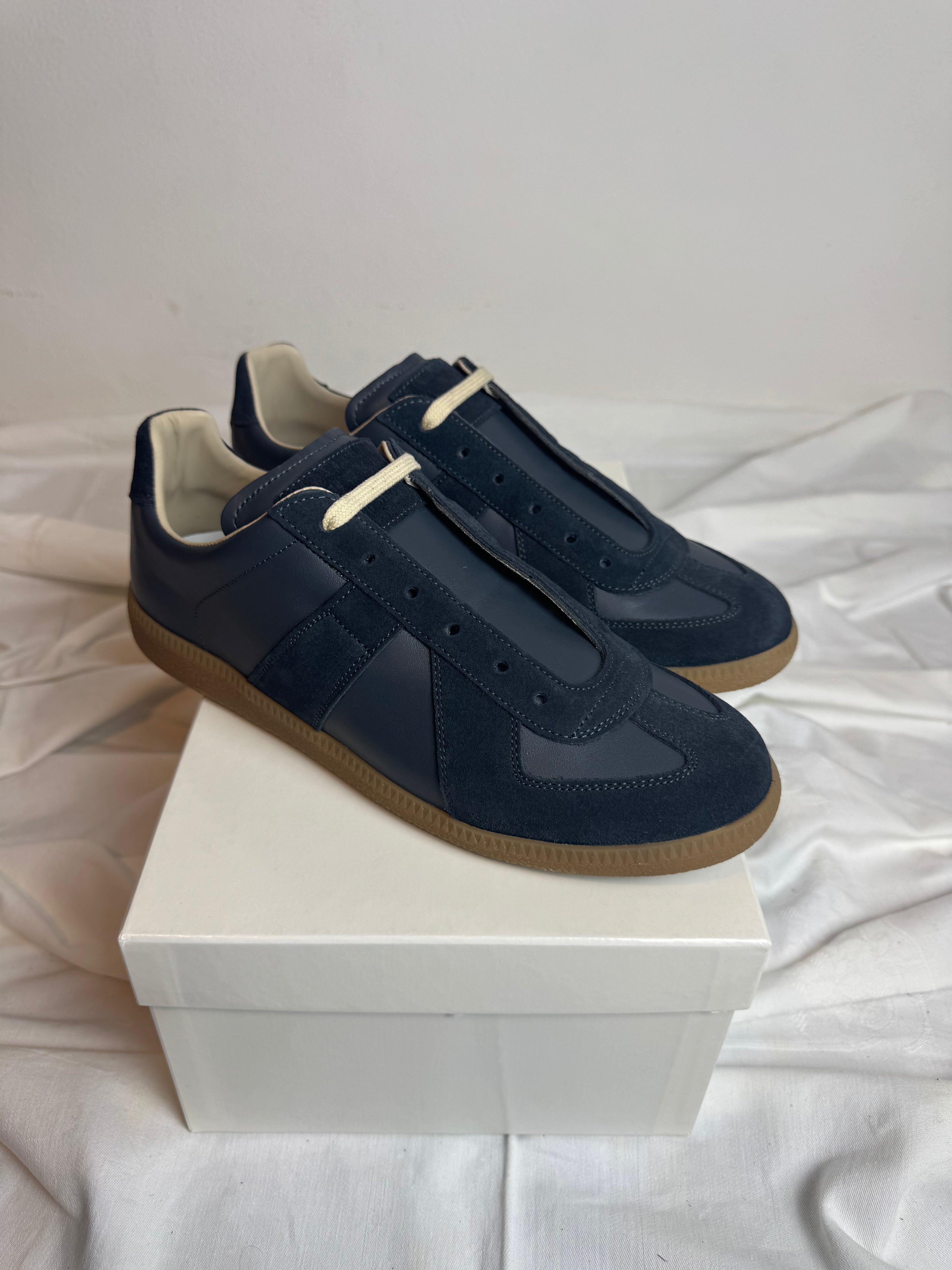 REPLICA GAT Low-Top Sneakers Blue / Gum