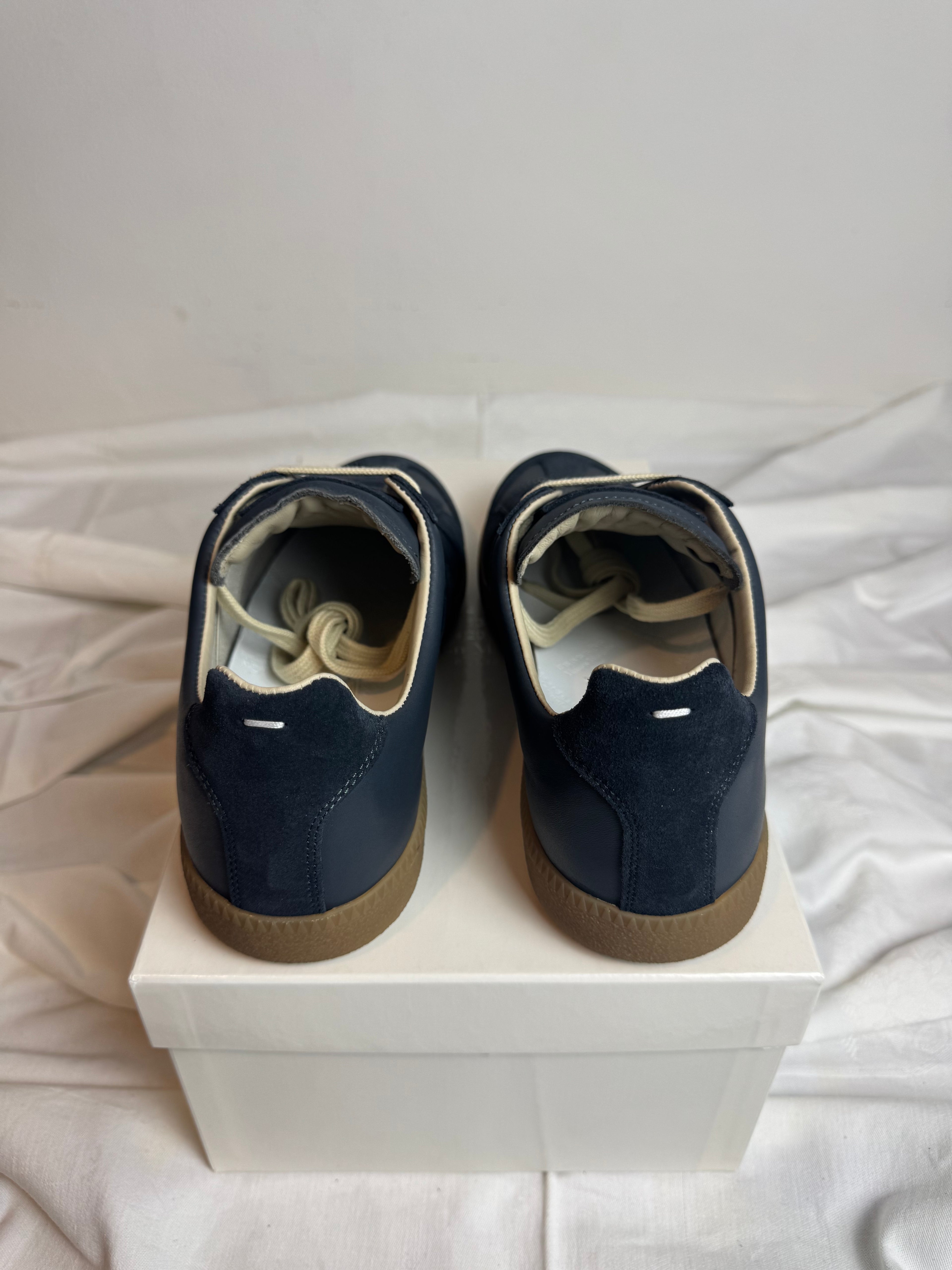 REPLICA GAT Low-Top Sneakers Blue / Gum
