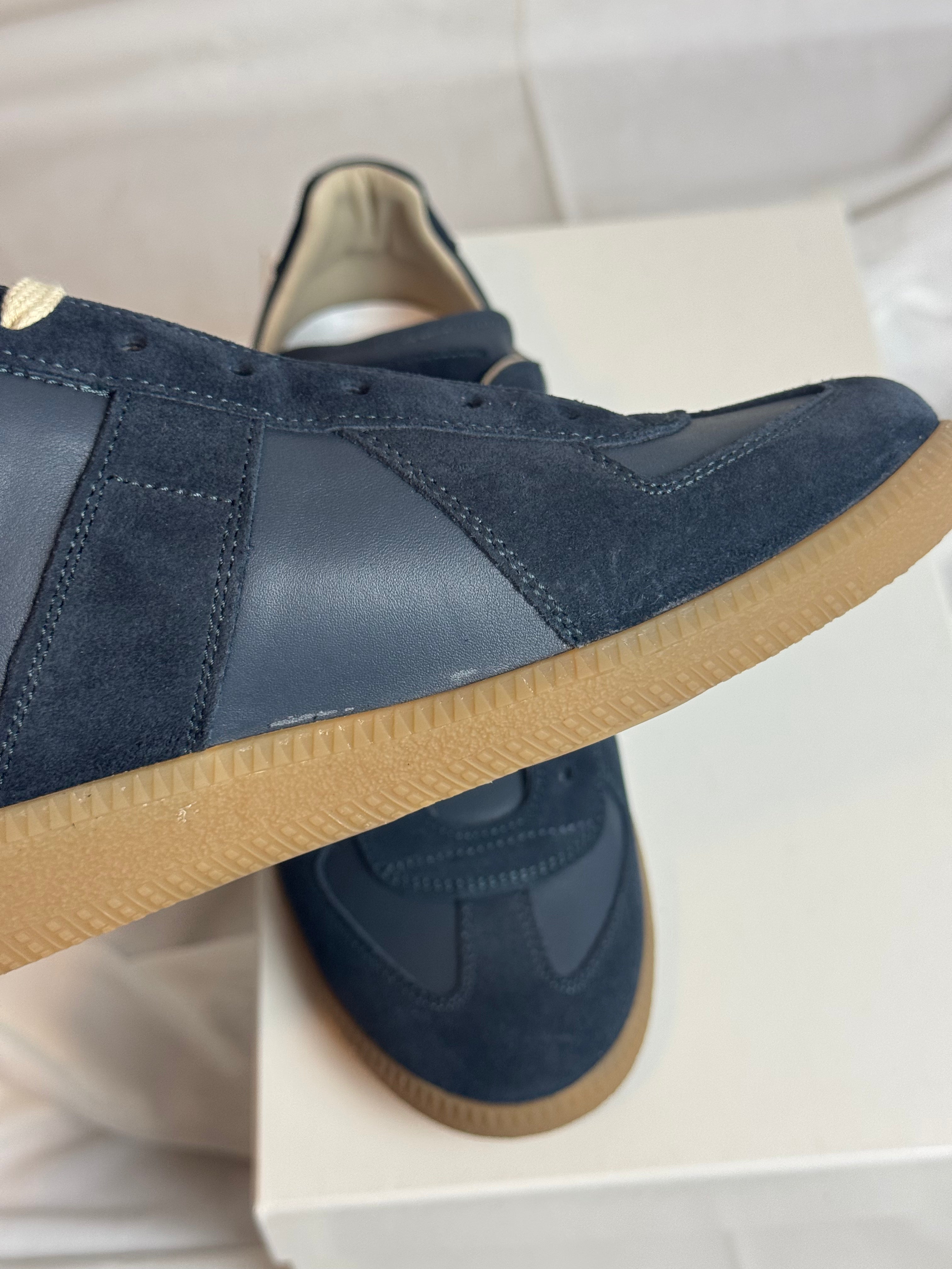 REPLICA GAT Low-Top Sneakers Blue / Gum