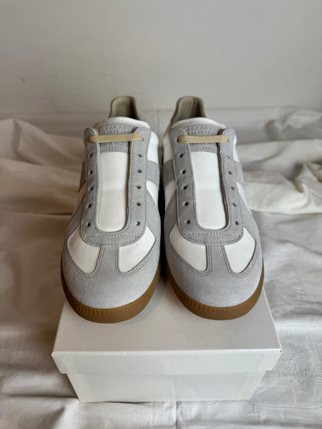 REPLICA GAT Low-Top Sneakers White / Gum
