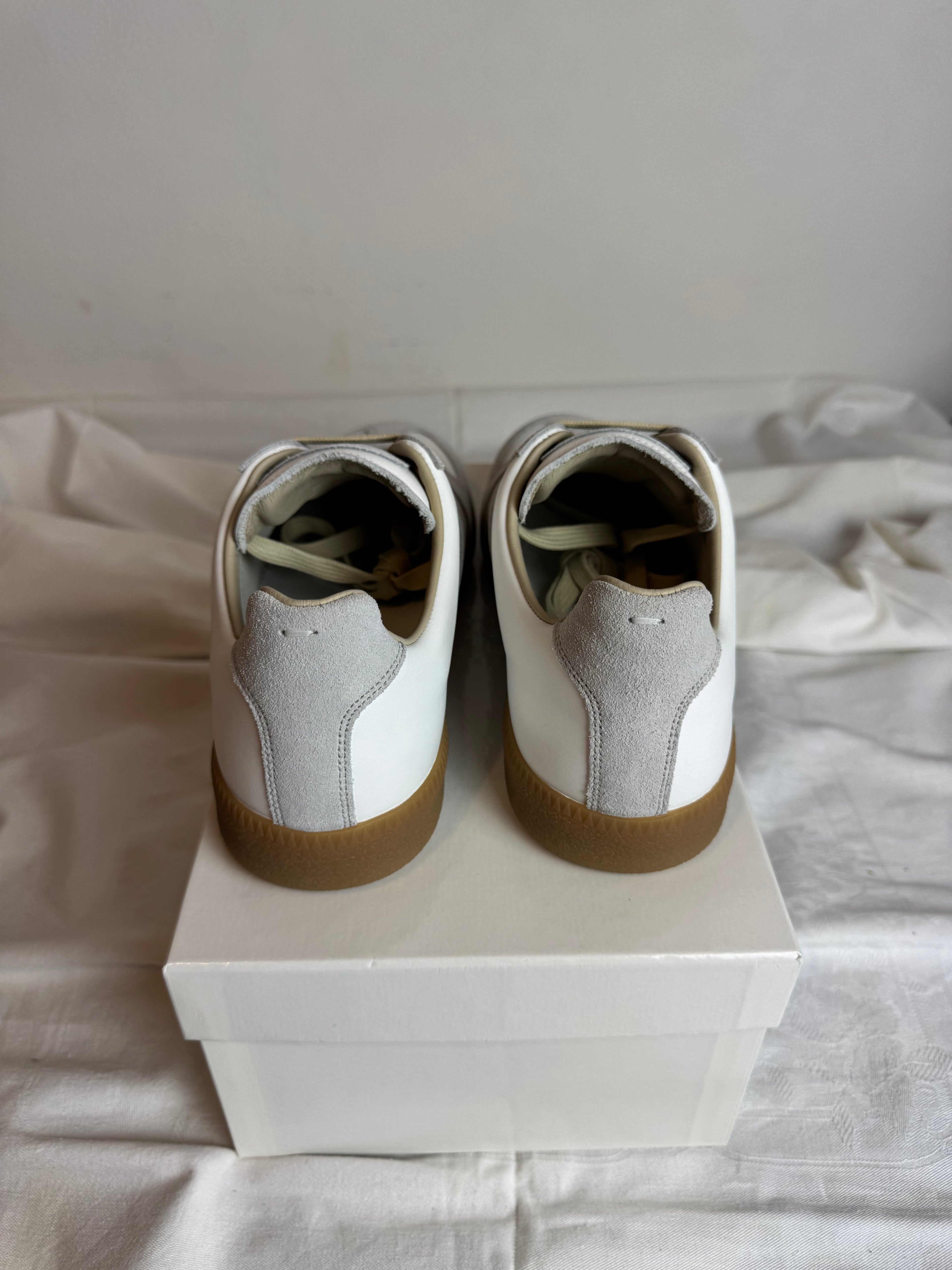 REPLICA GAT Low-Top Sneakers White / Gum