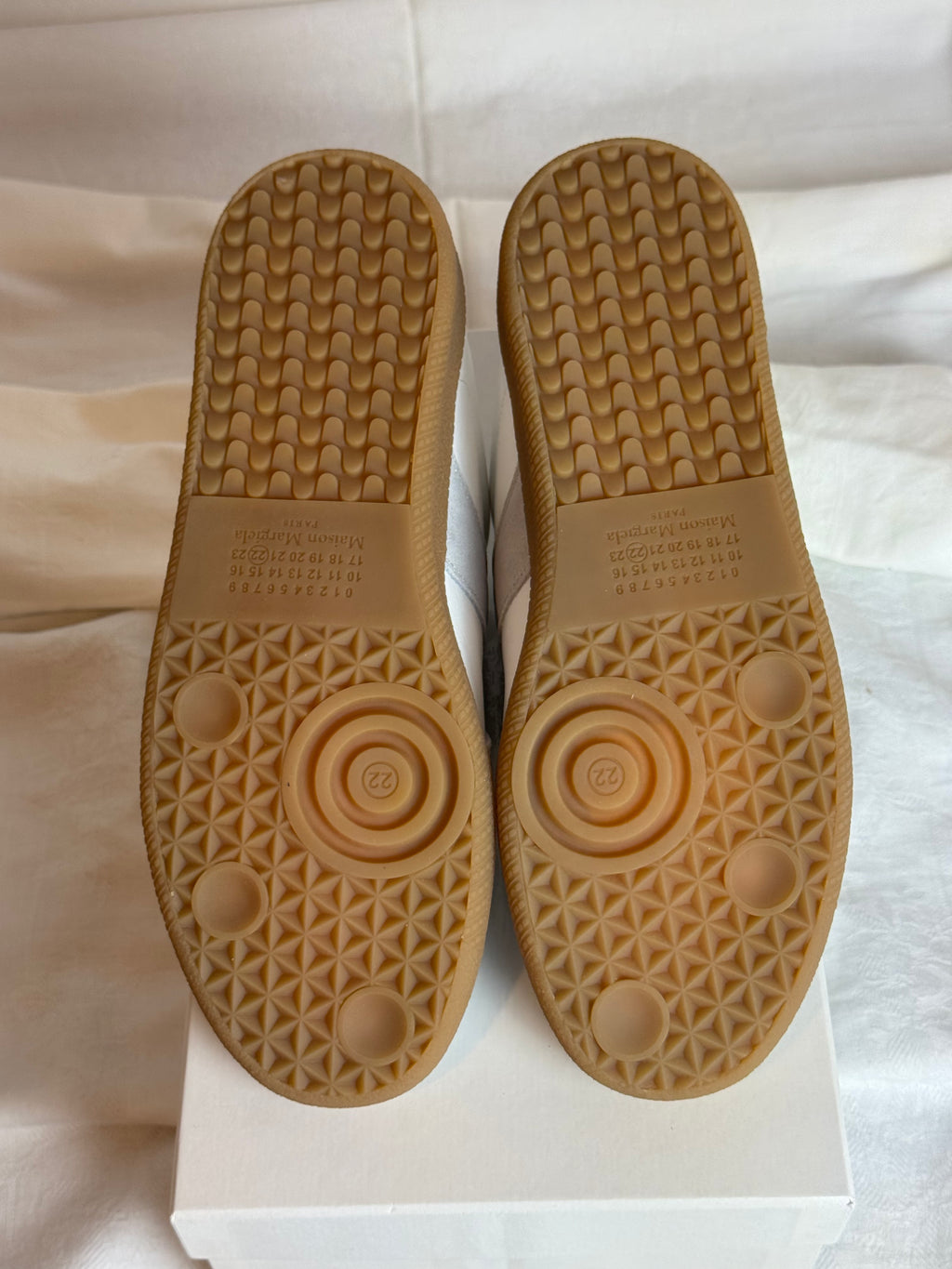REPLICA GAT Low-Top Sneakers White / Gum
