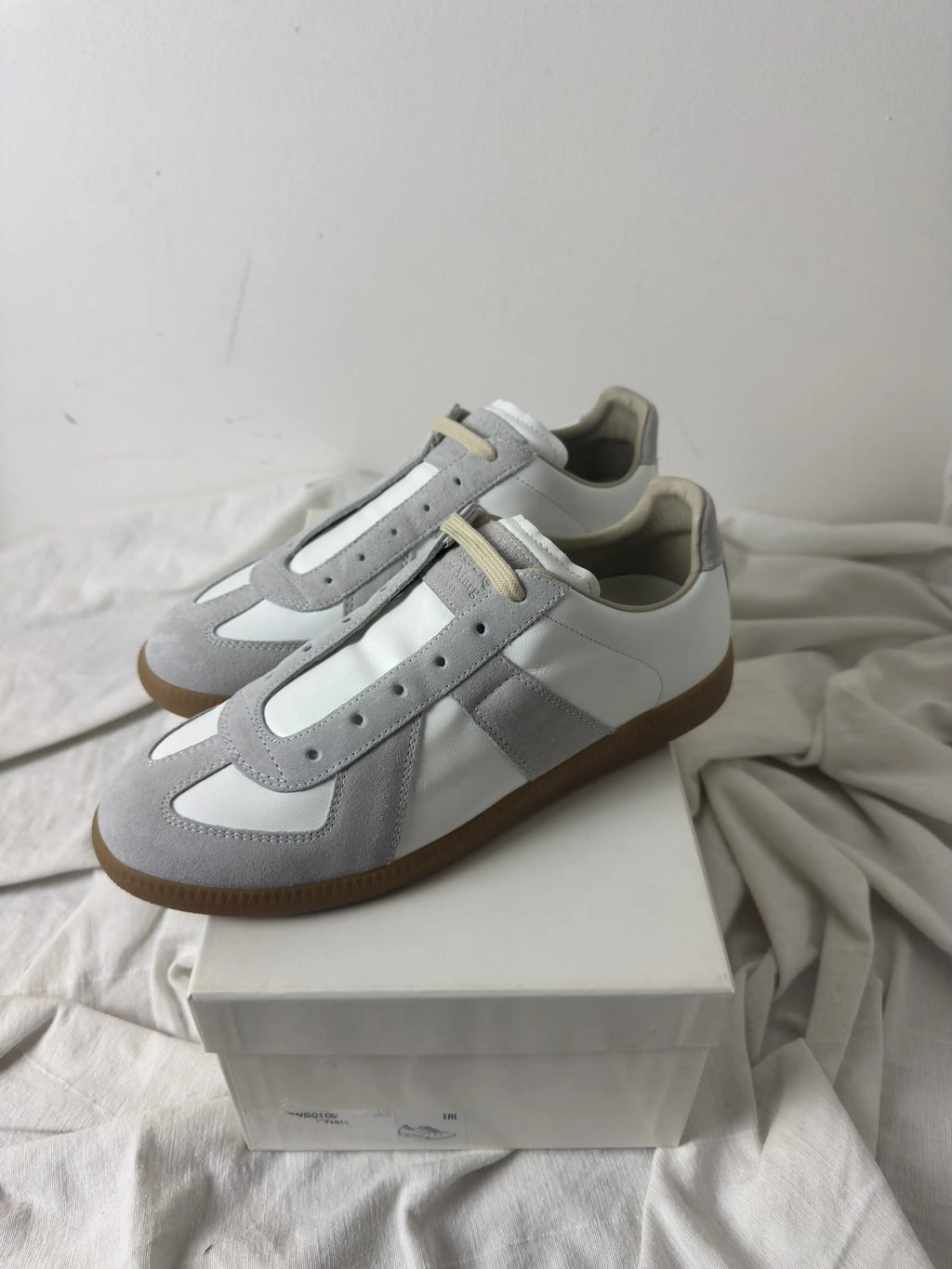 REPLICA GAT Low-Top Sneakers White / Gum