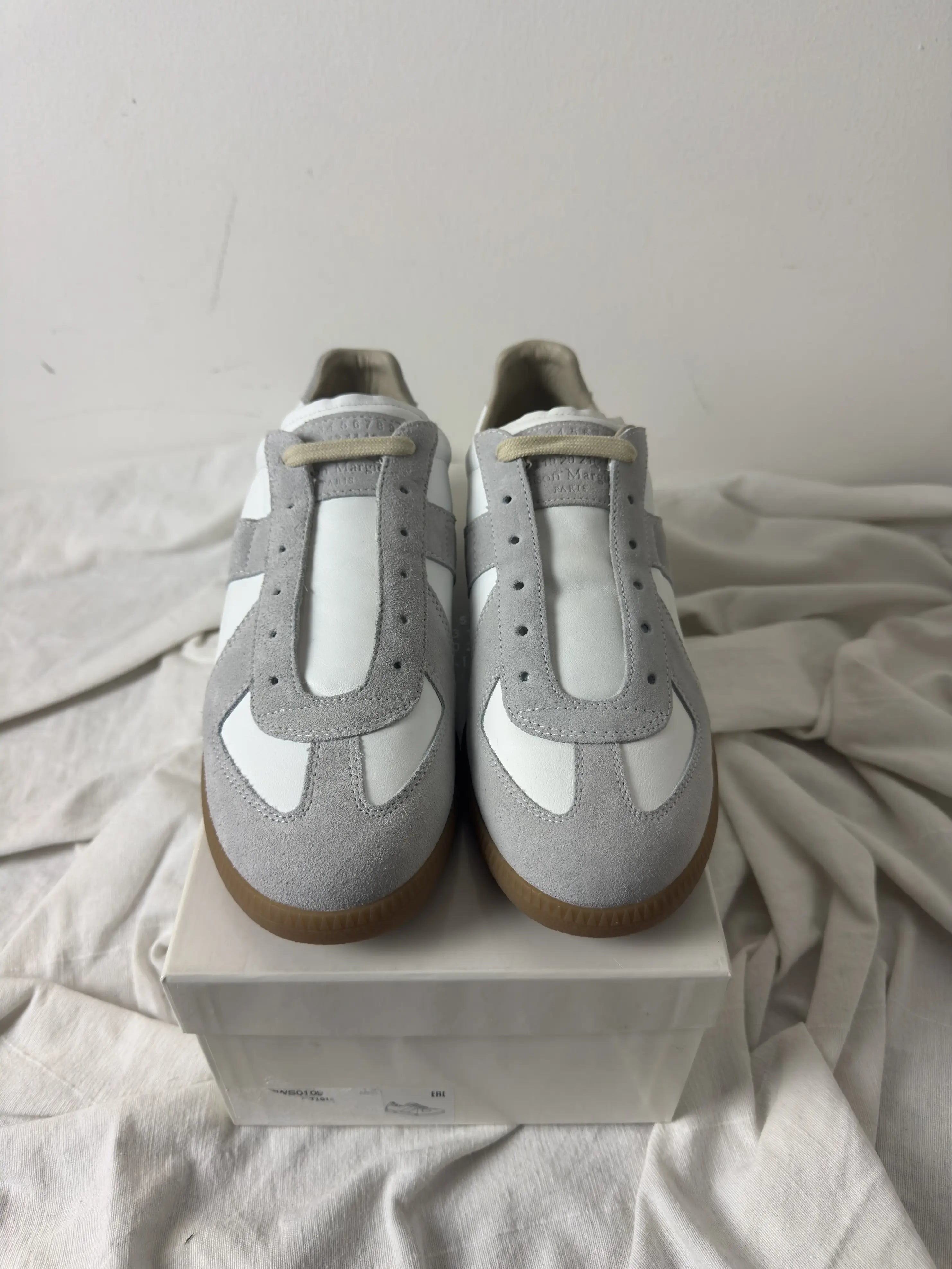 REPLICA GAT Low-Top Sneakers White / Gum