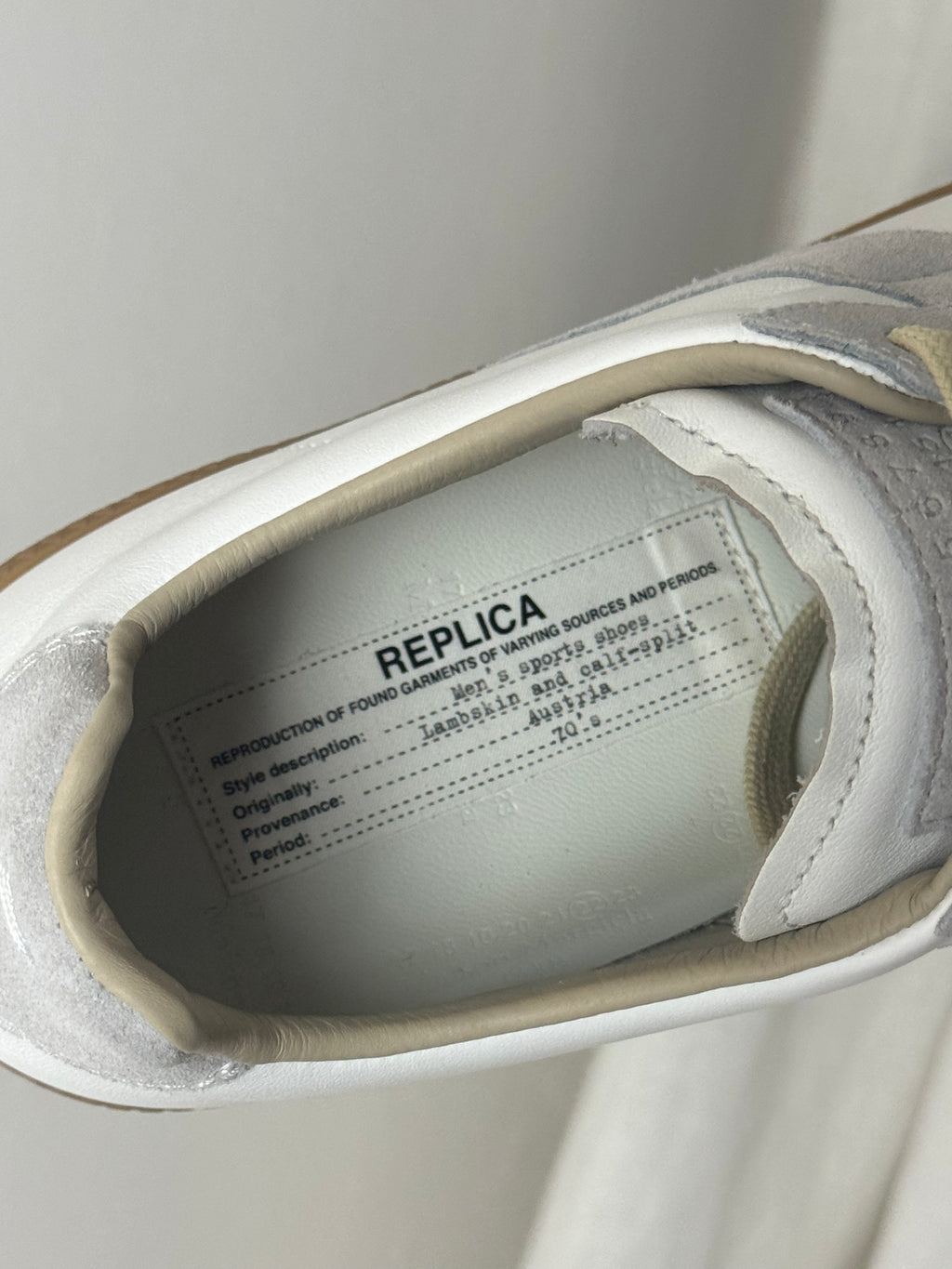 REPLICA GAT Low-Top Sneakers White / Gum
