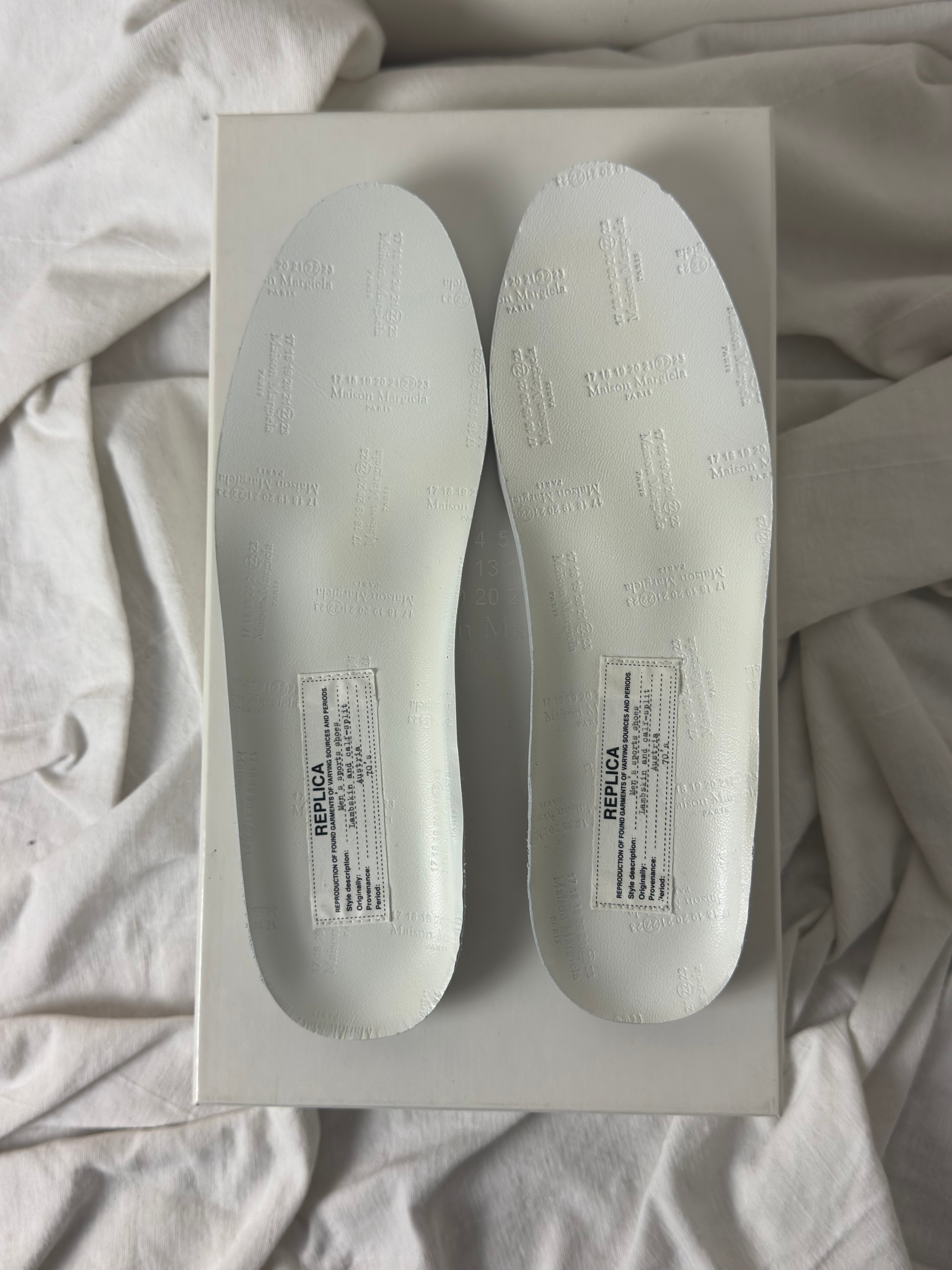REPLICA GAT Low-Top Sneakers White / Gum