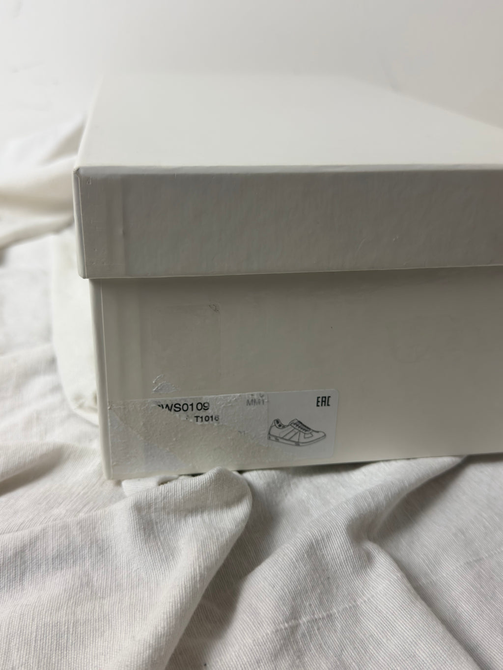 REPLICA GAT Low-Top Sneakers White / Gum