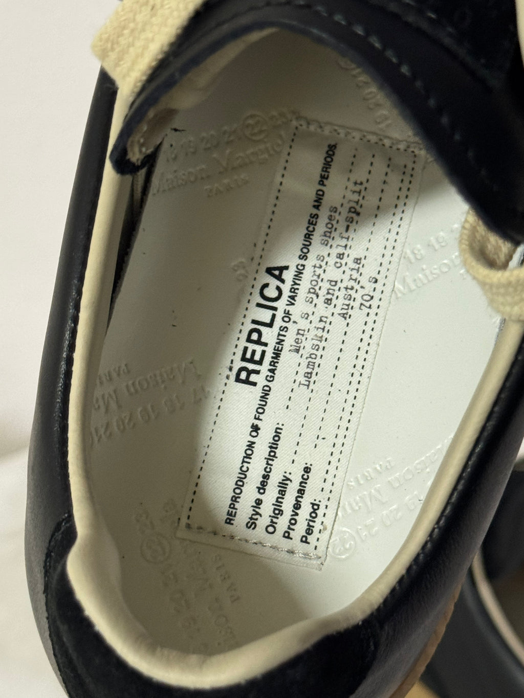 REPLICA GAT Low-Top Sneakers Black / Gum