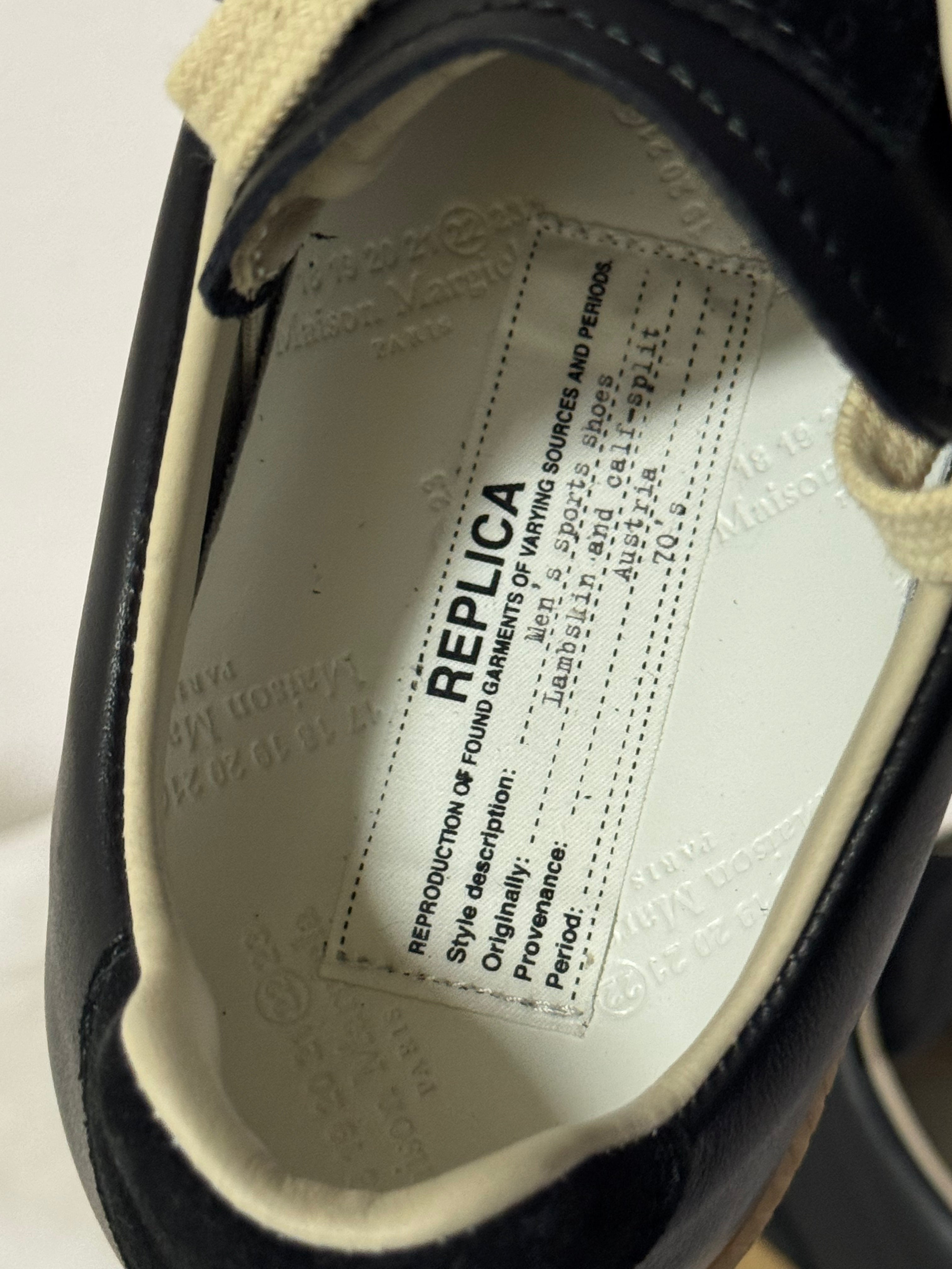 REPLICA GAT Low-Top Sneakers Black / Gum