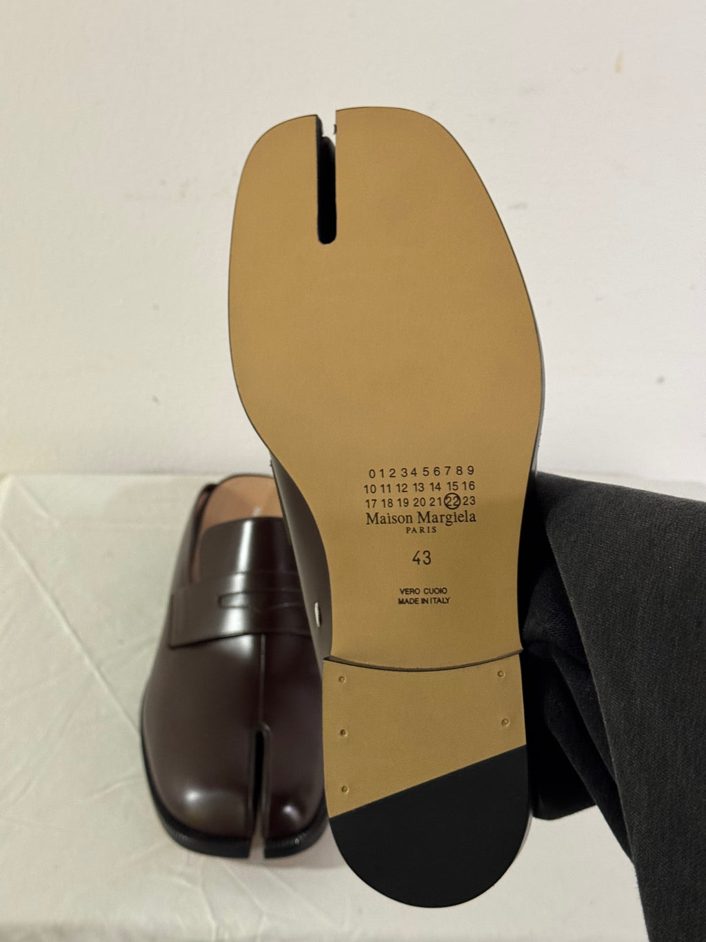 Tabi Classic Open Loafers Brown / Black