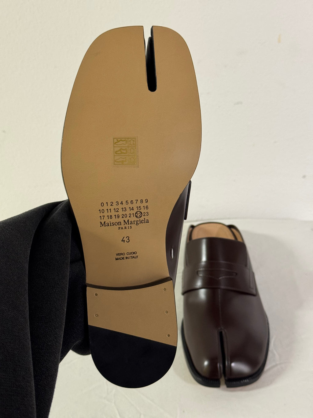 Tabi Classic Open Loafers Brown / Black