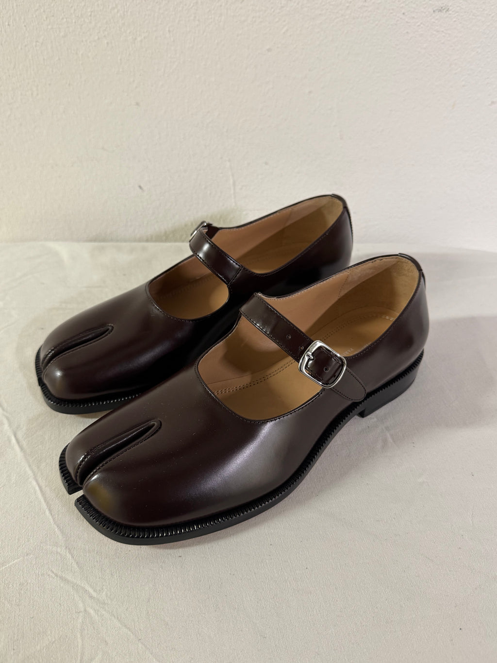 Tabi Mary Jane Chasseurs Brown / Black