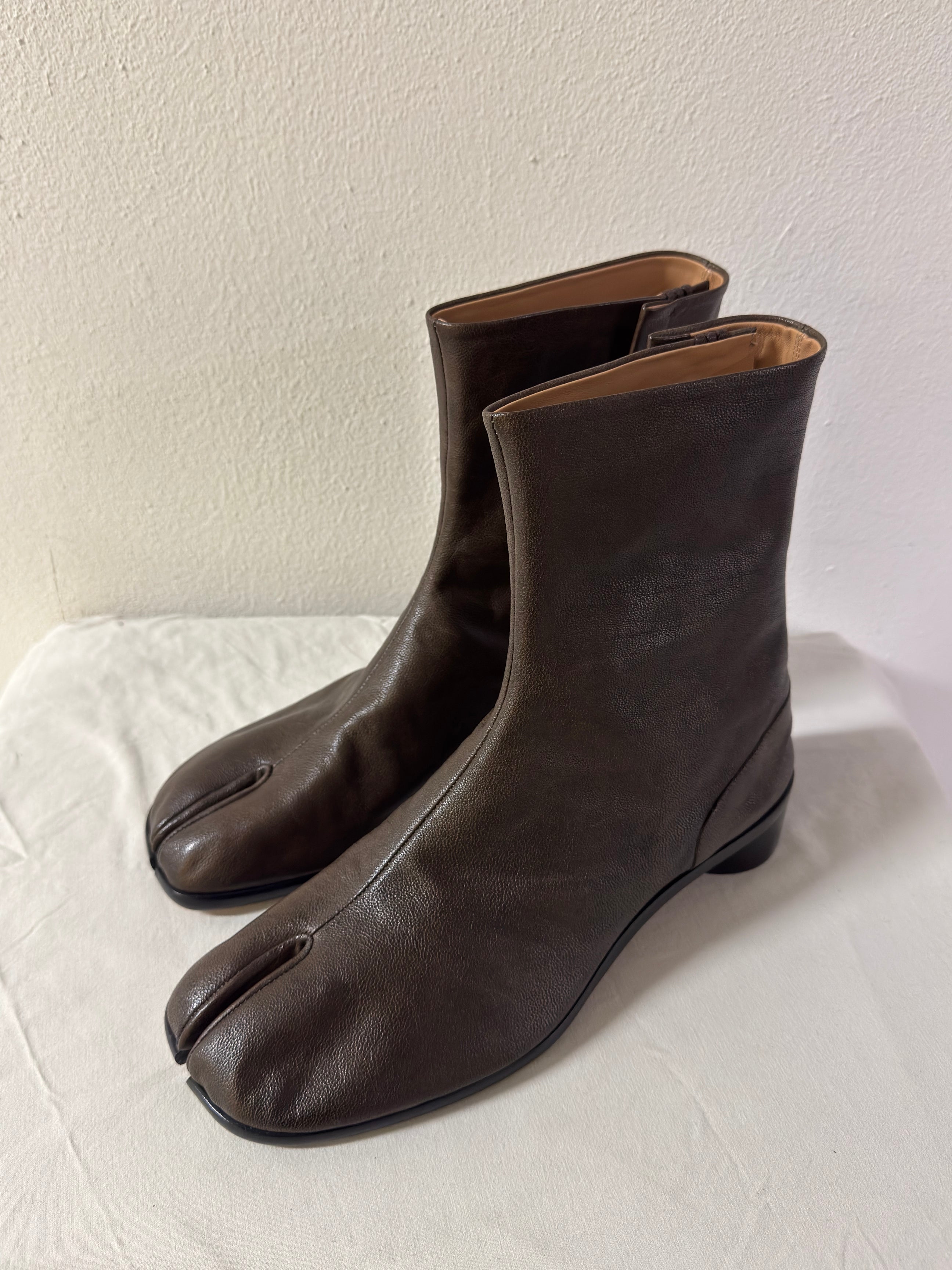 Tabi Ankle Boots Brown