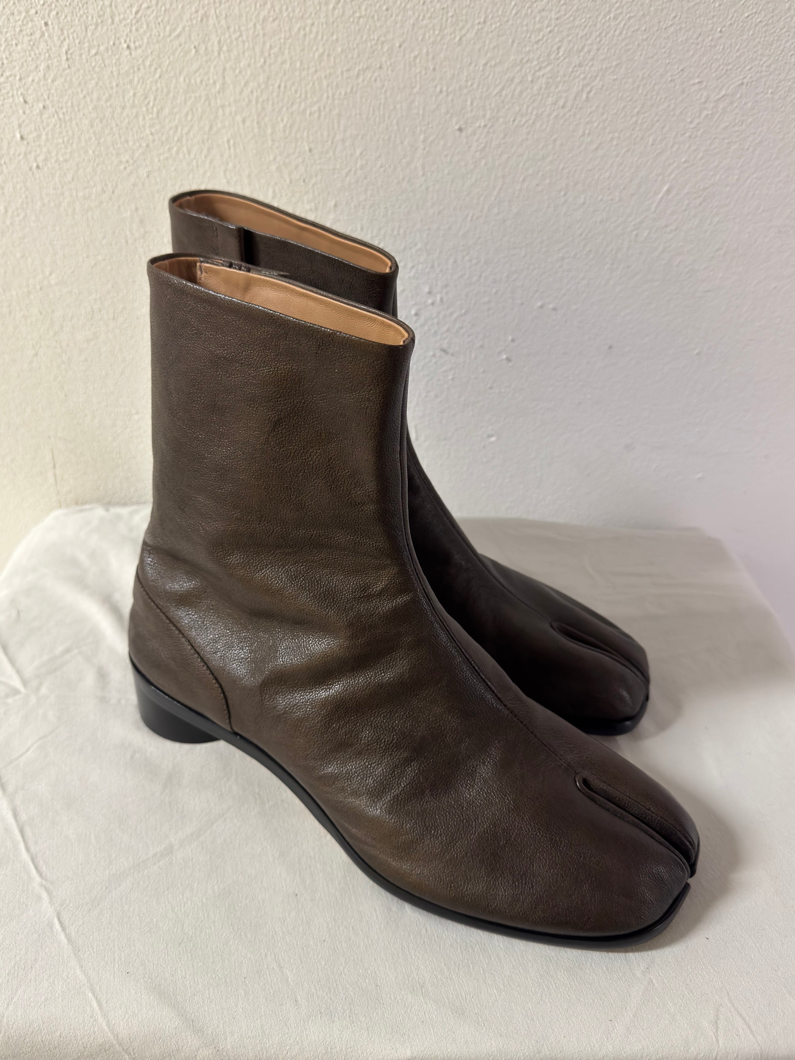 Tabi Ankle Boots Brown