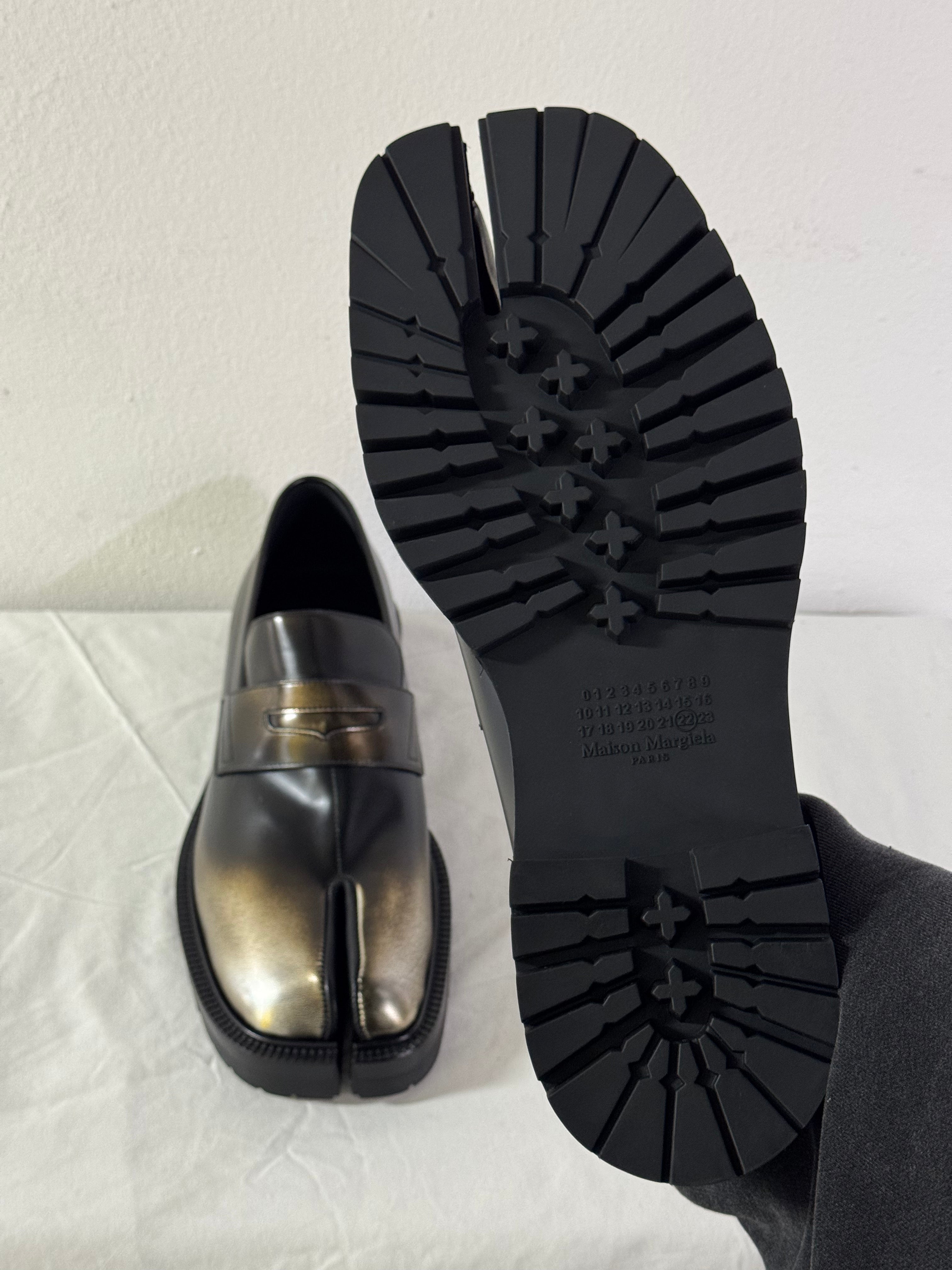Tabi Platform Loafers Metallic / Black