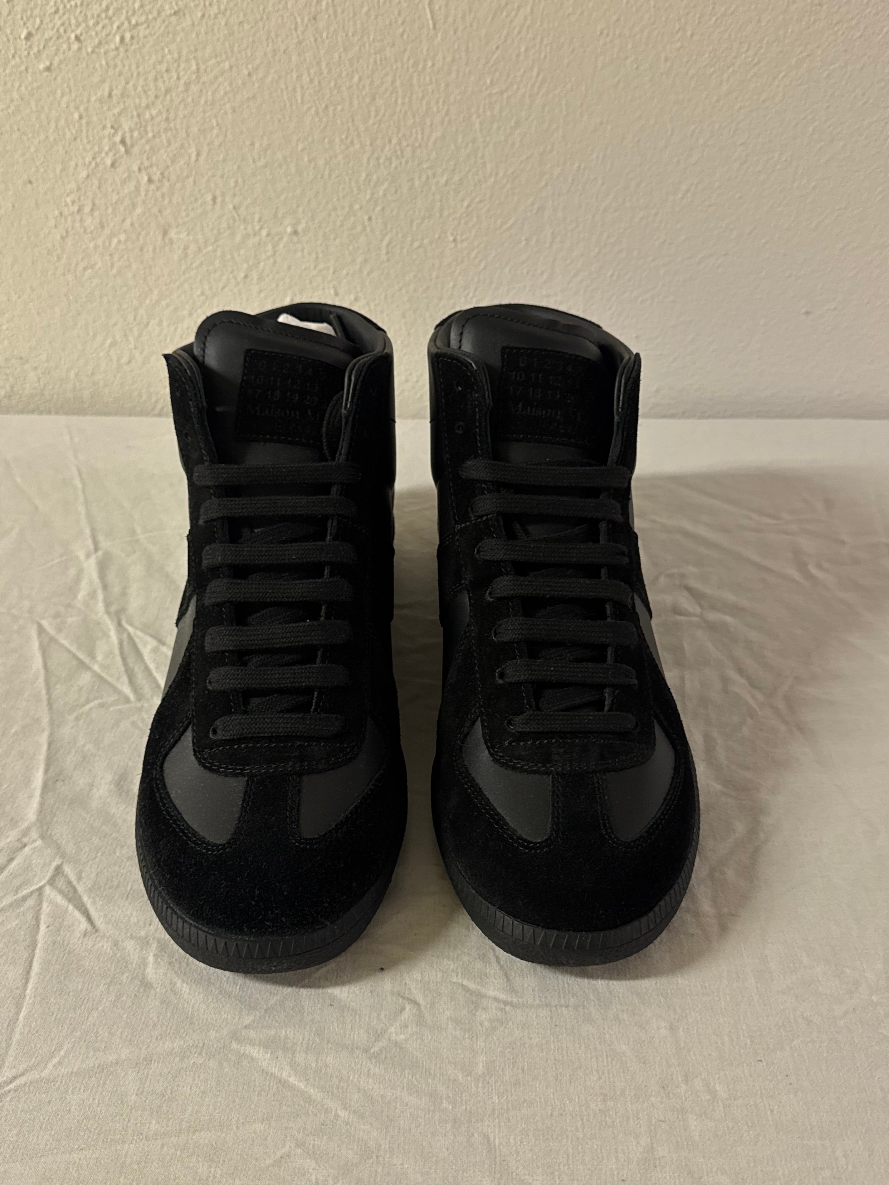 REPLICA GAT High-Top Sneakers Black / Black