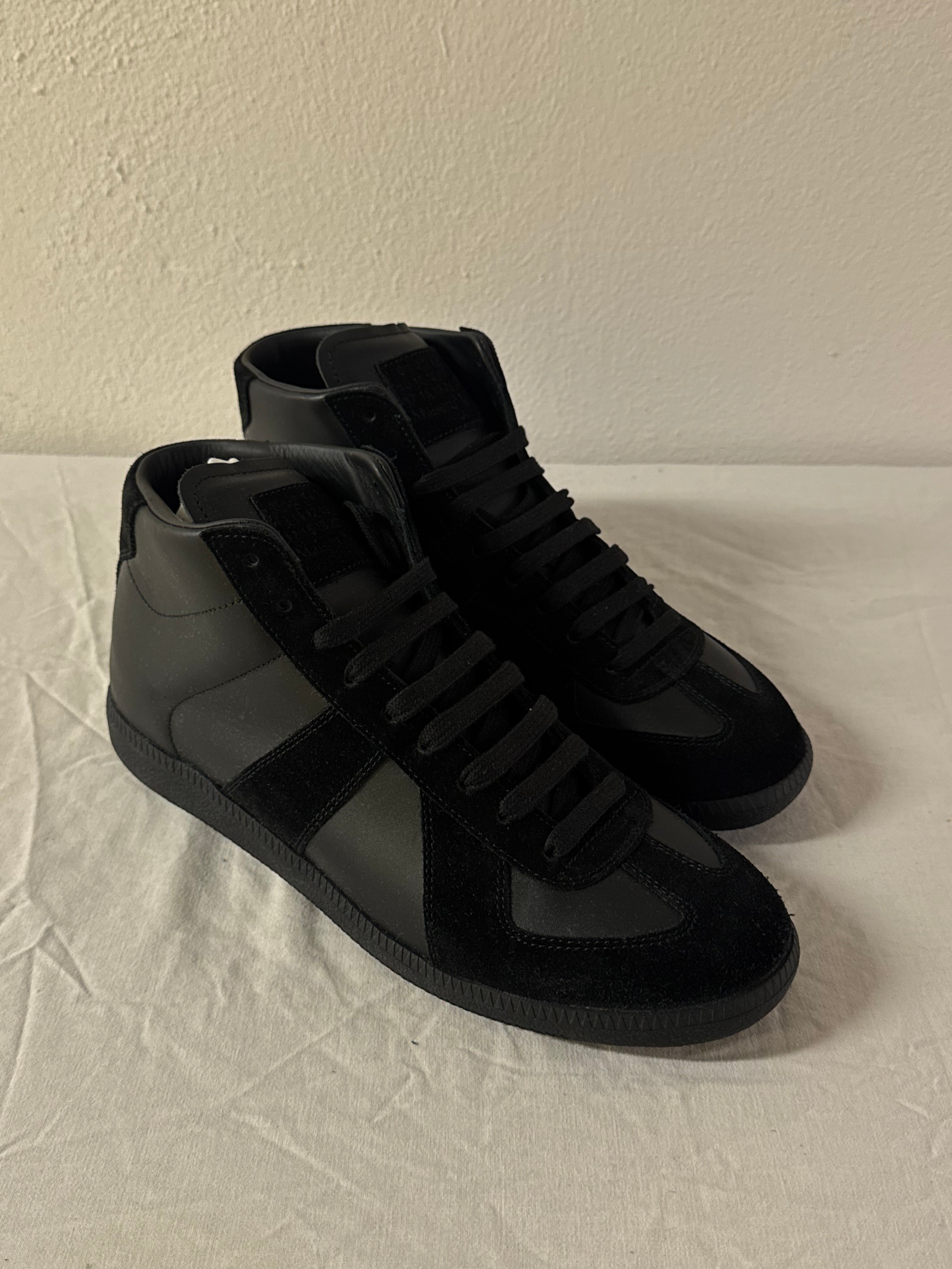REPLICA GAT High-Top Sneakers Black / Black