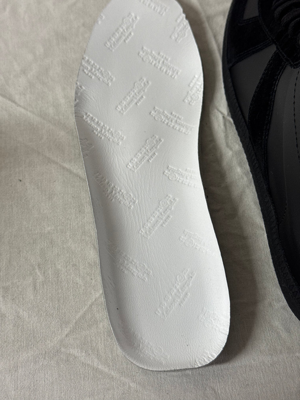 REPLICA GAT High-Top Sneakers Black / Black