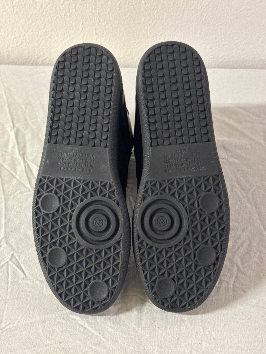 REPLICA GAT High-Top Sneakers Black / Black