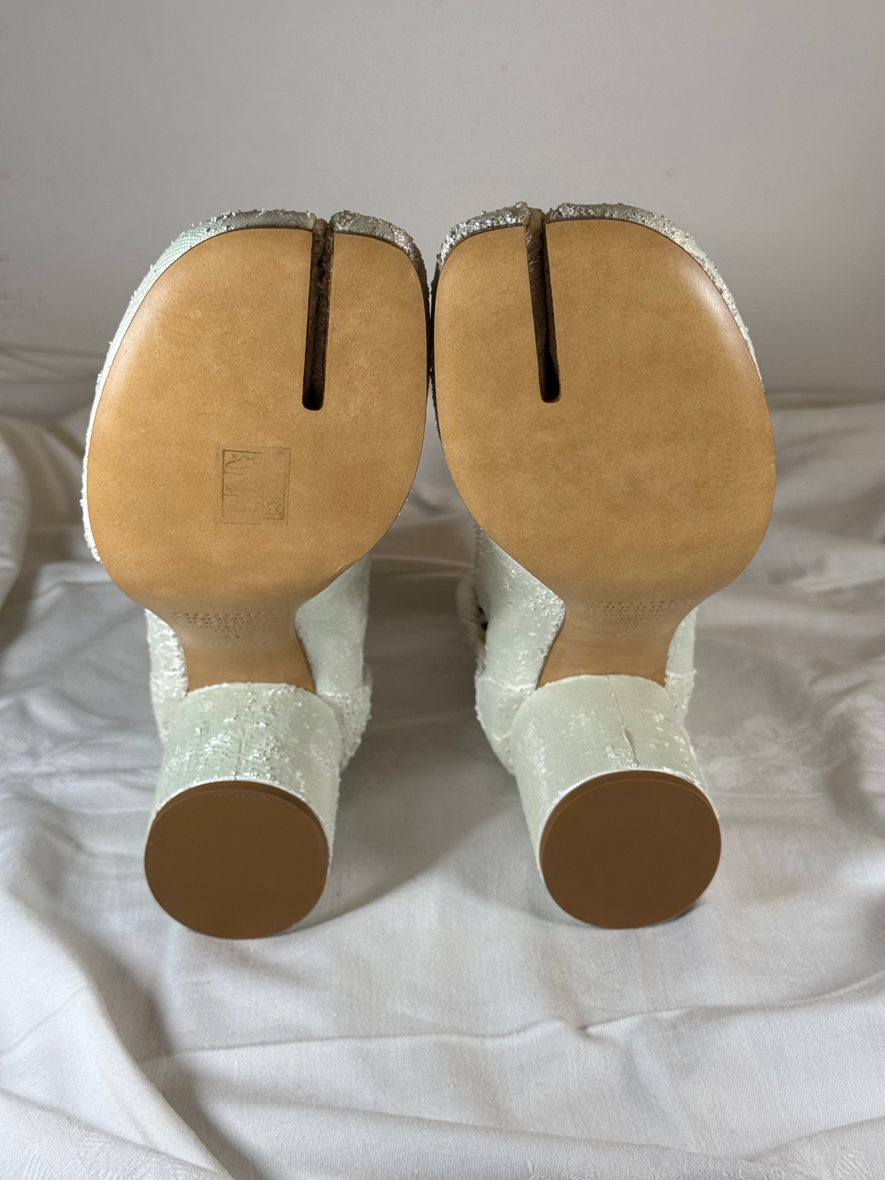 Tabi Ankle Boots Flocked Lamé White
