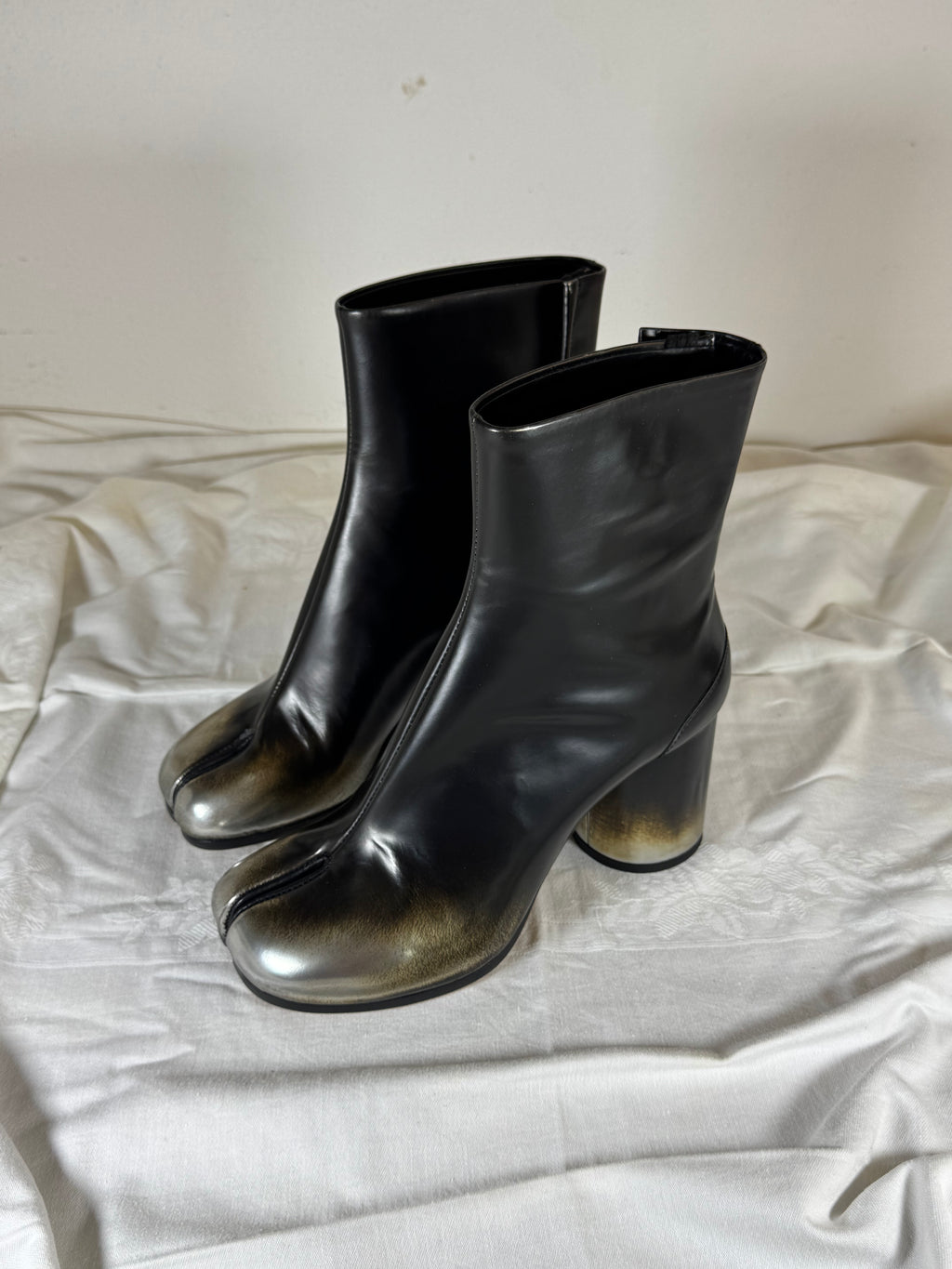 Tabi Ankle Boots Metallic / Black