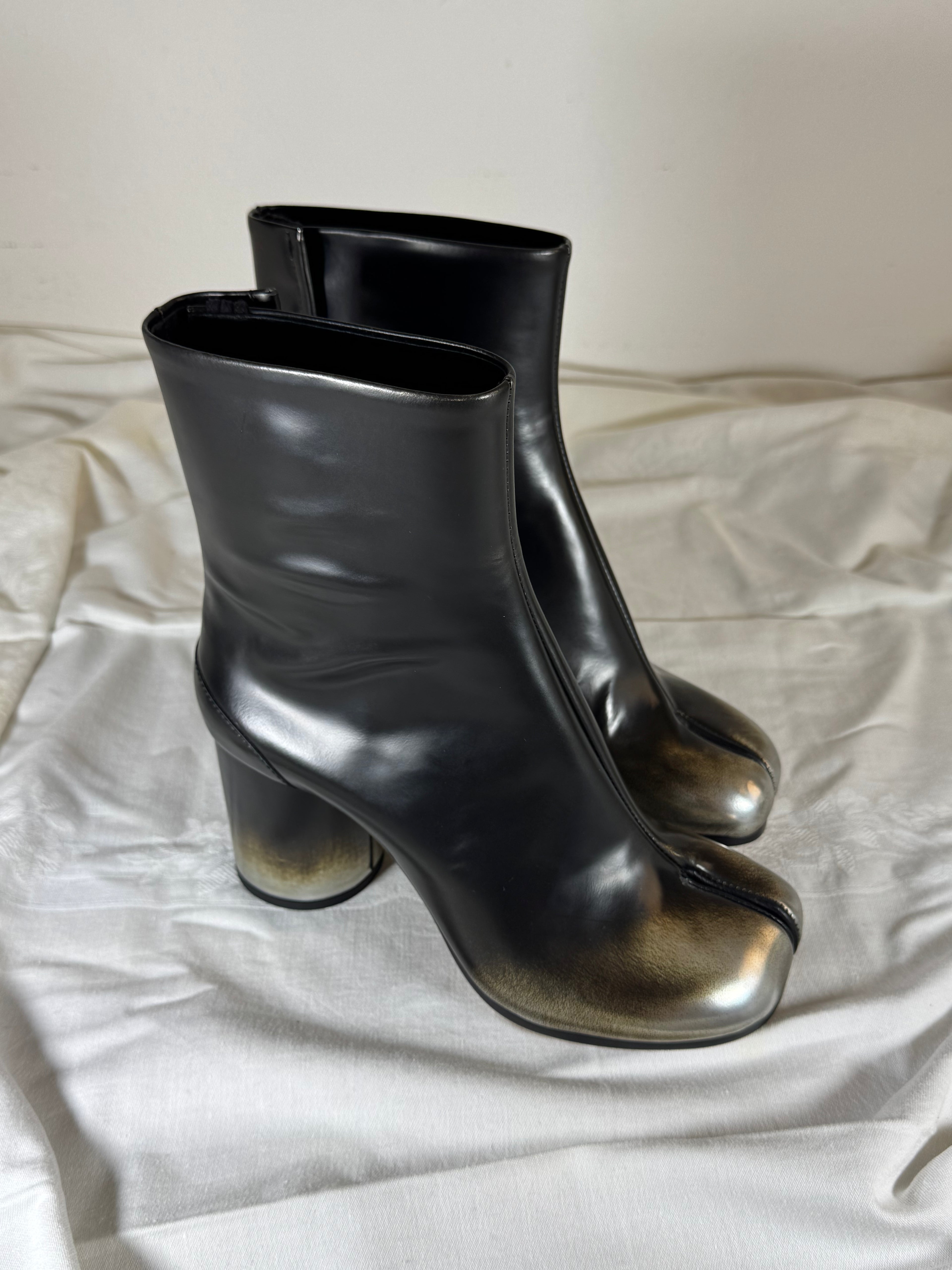 Tabi Ankle Boots Metallic / Black