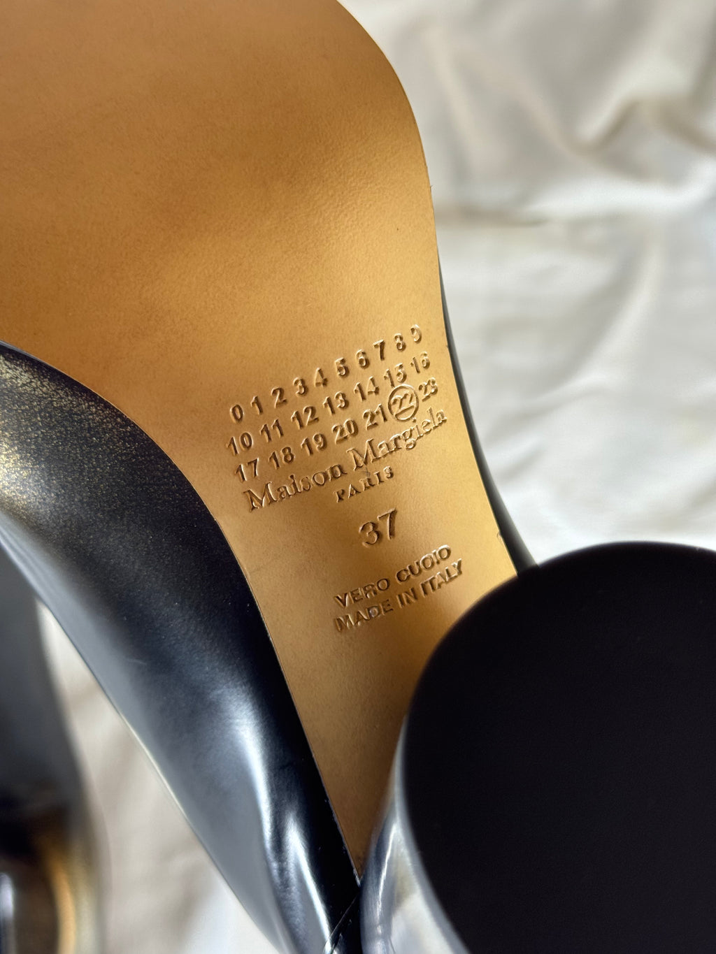 Tabi Ankle Boots Metallic / Black