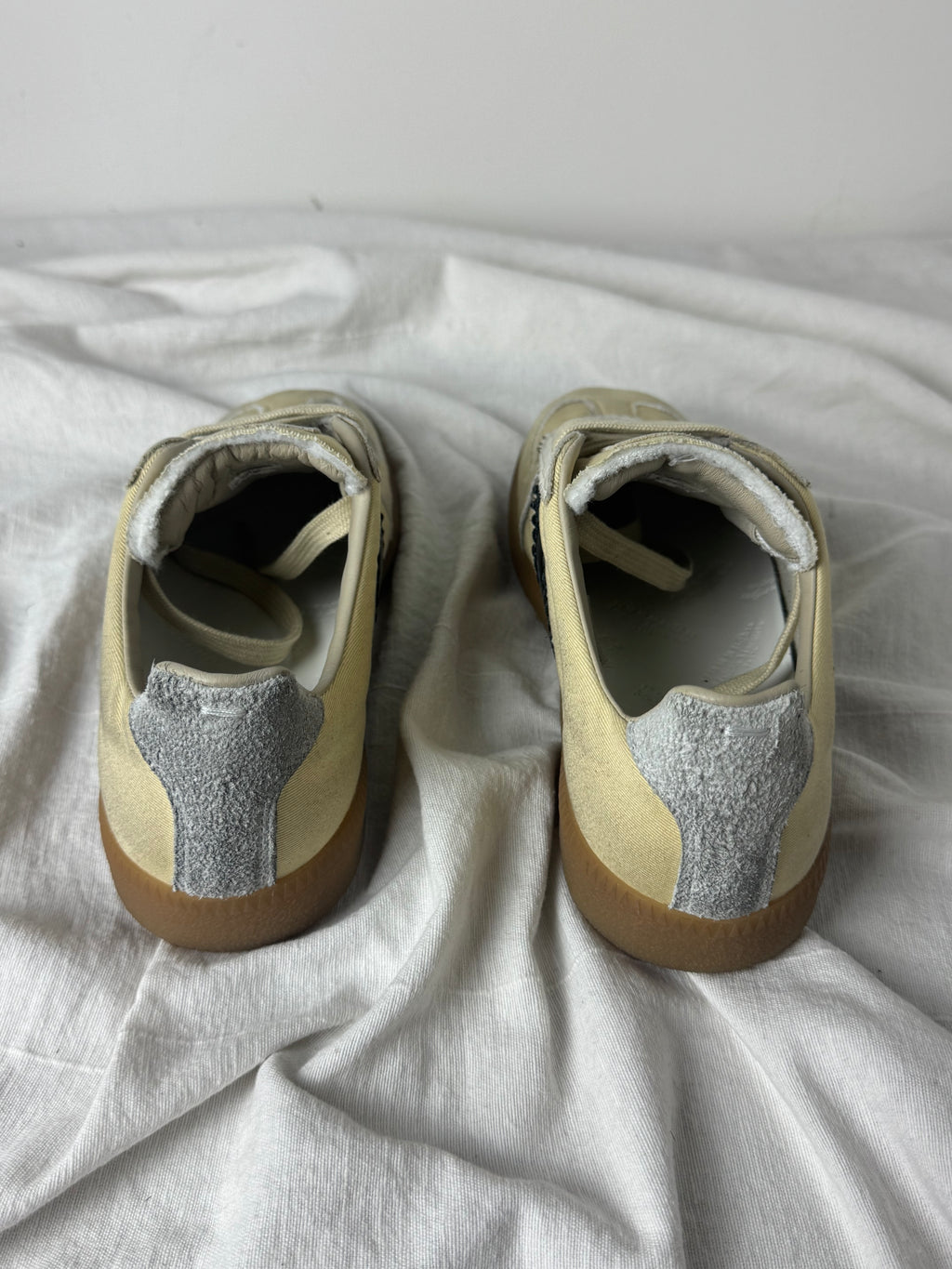 REPLICA GAT Low-Top Sneakers Yellow / Black / Gum