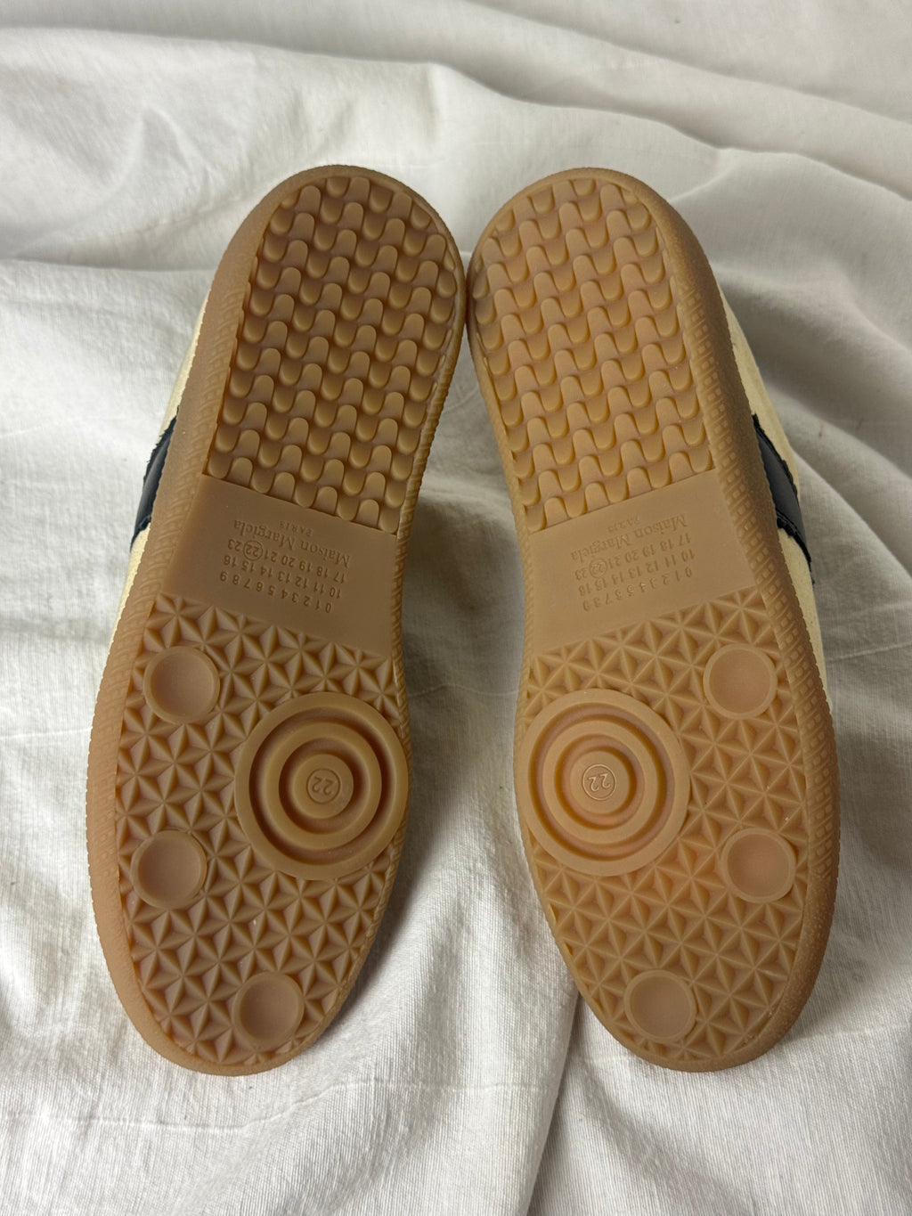 REPLICA GAT Low-Top Sneakers Yellow / Black / Gum