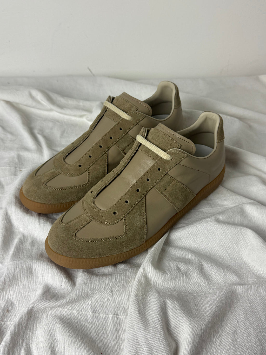 REPLICA GAT Low-Top Sneakers Brown / Gum