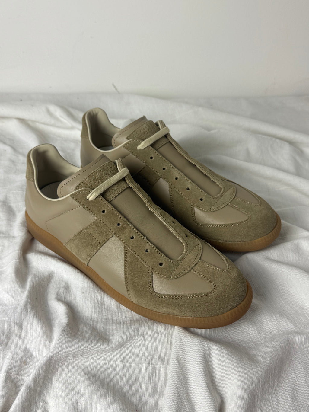 REPLICA GAT Low-Top Sneakers Brown / Gum