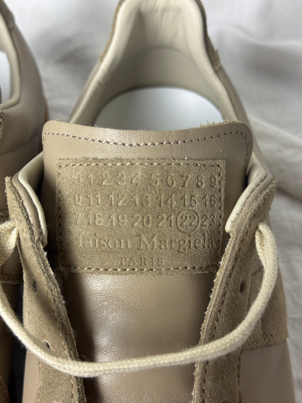 REPLICA GAT Low-Top Sneakers Brown / Gum